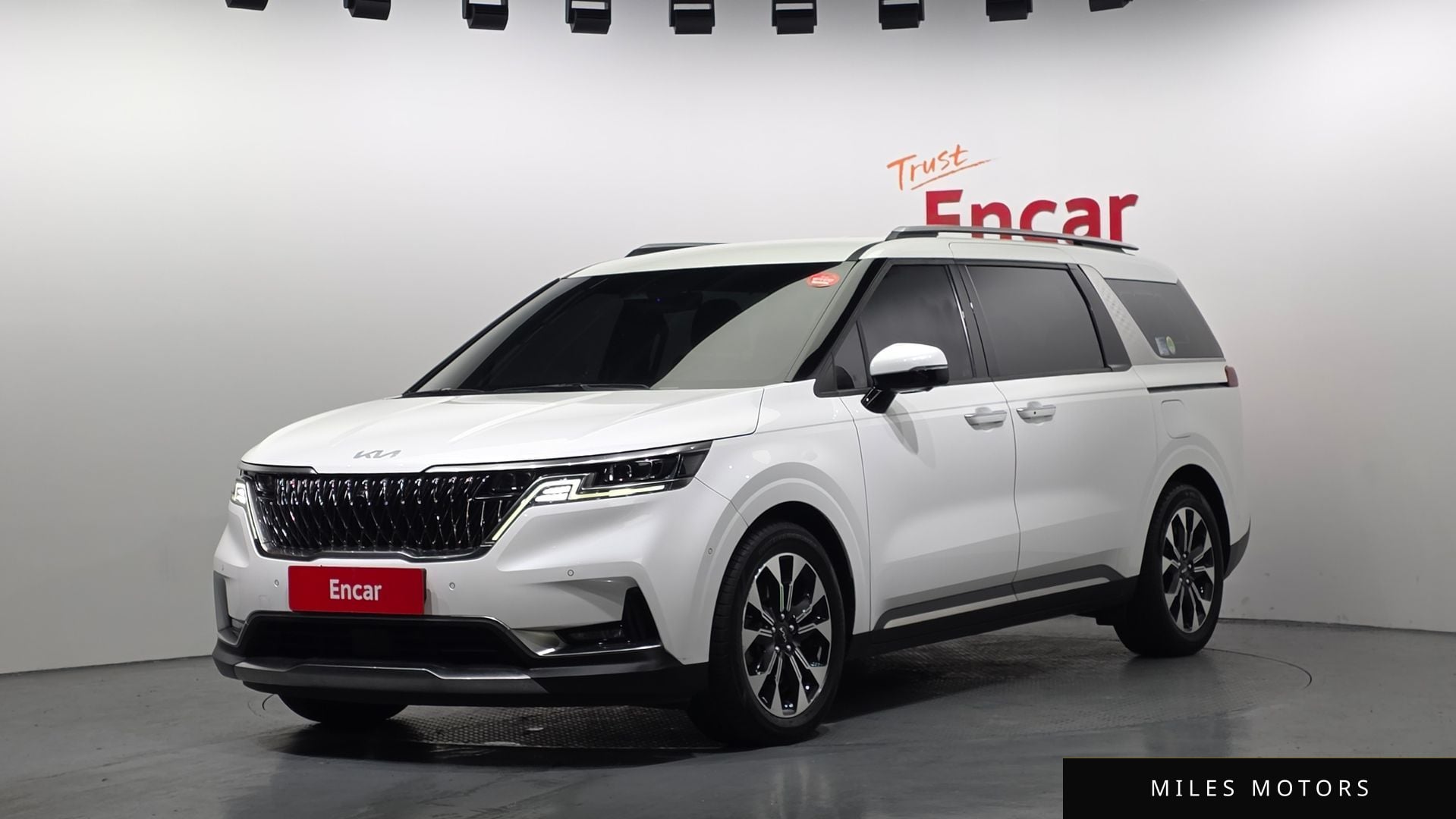 Kia Carnival 2022 — фото 1 из 12
