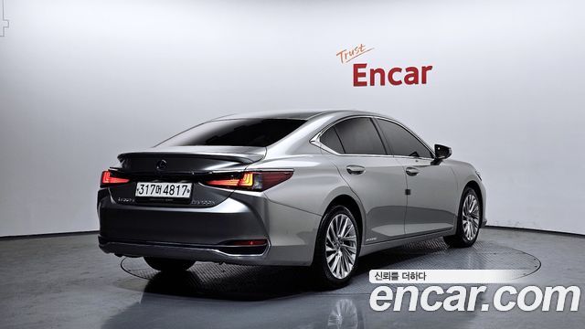 Лексус ES300h 2022 — миниатюра 2
