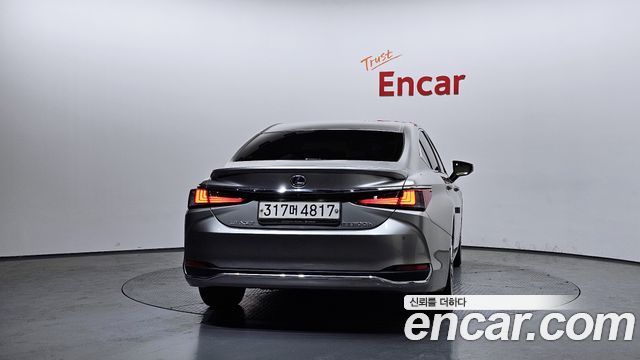 Лексус ES300h 2022 — миниатюра 4