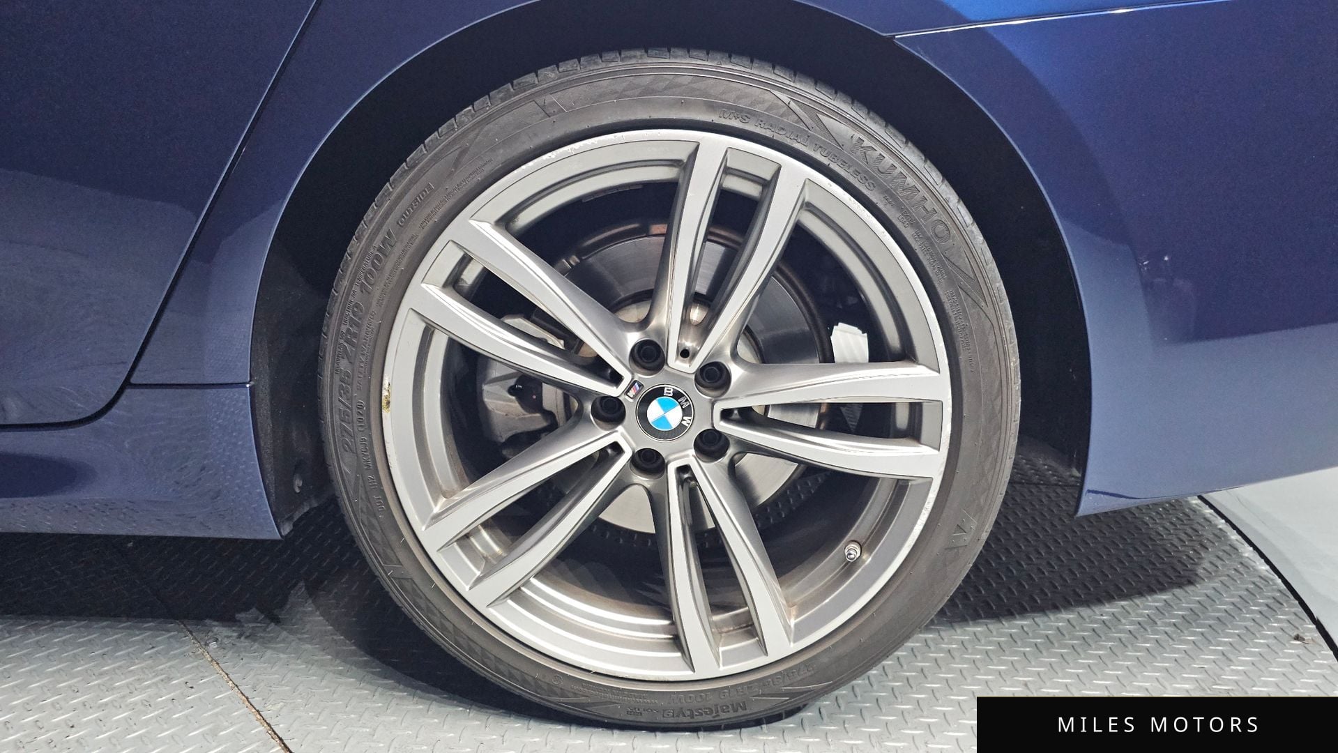 BMW 5 Series (G30) 2020 — миниатюра 5