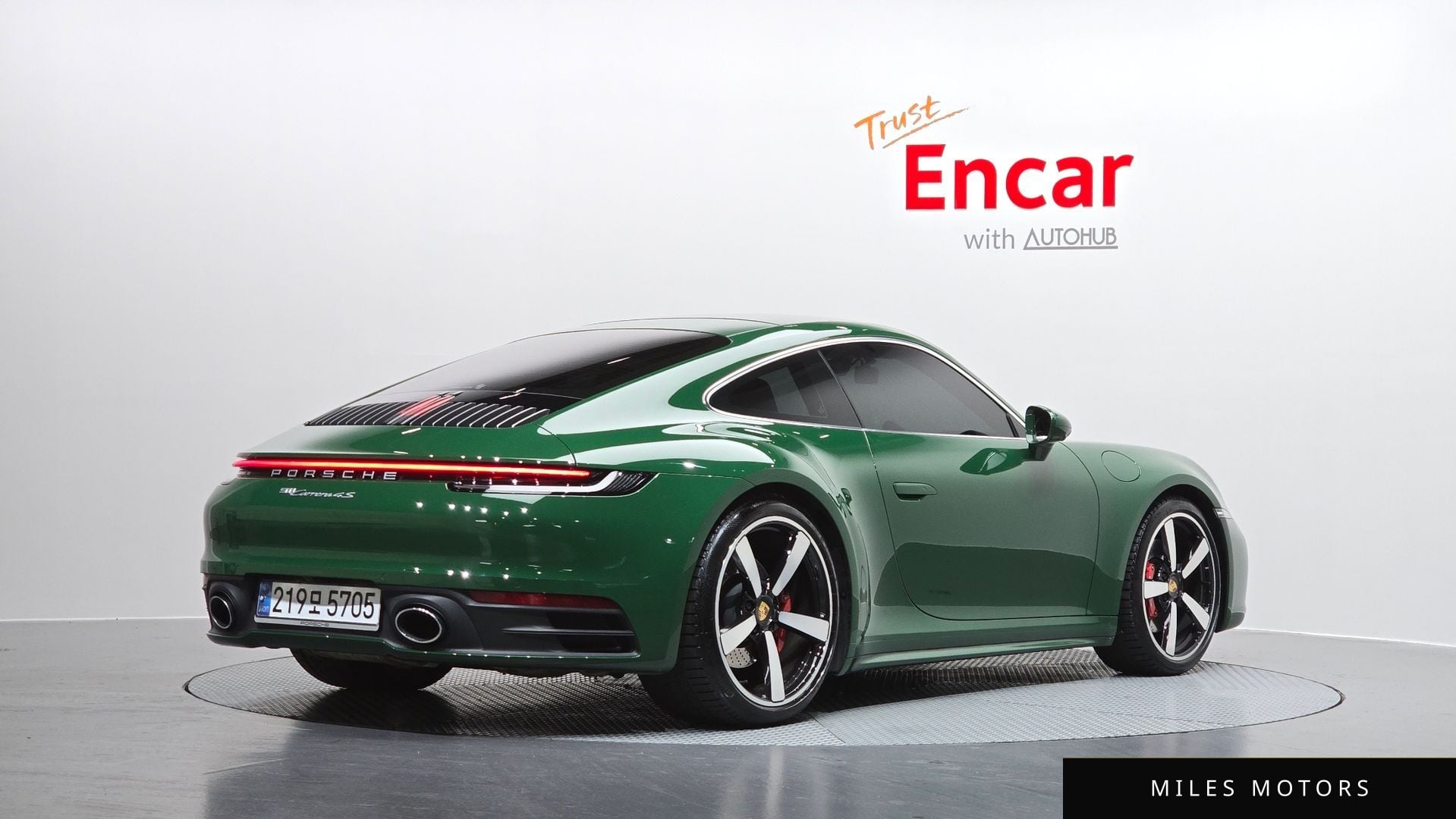 Porsche 911 (992) 2024 — миниатюра 2