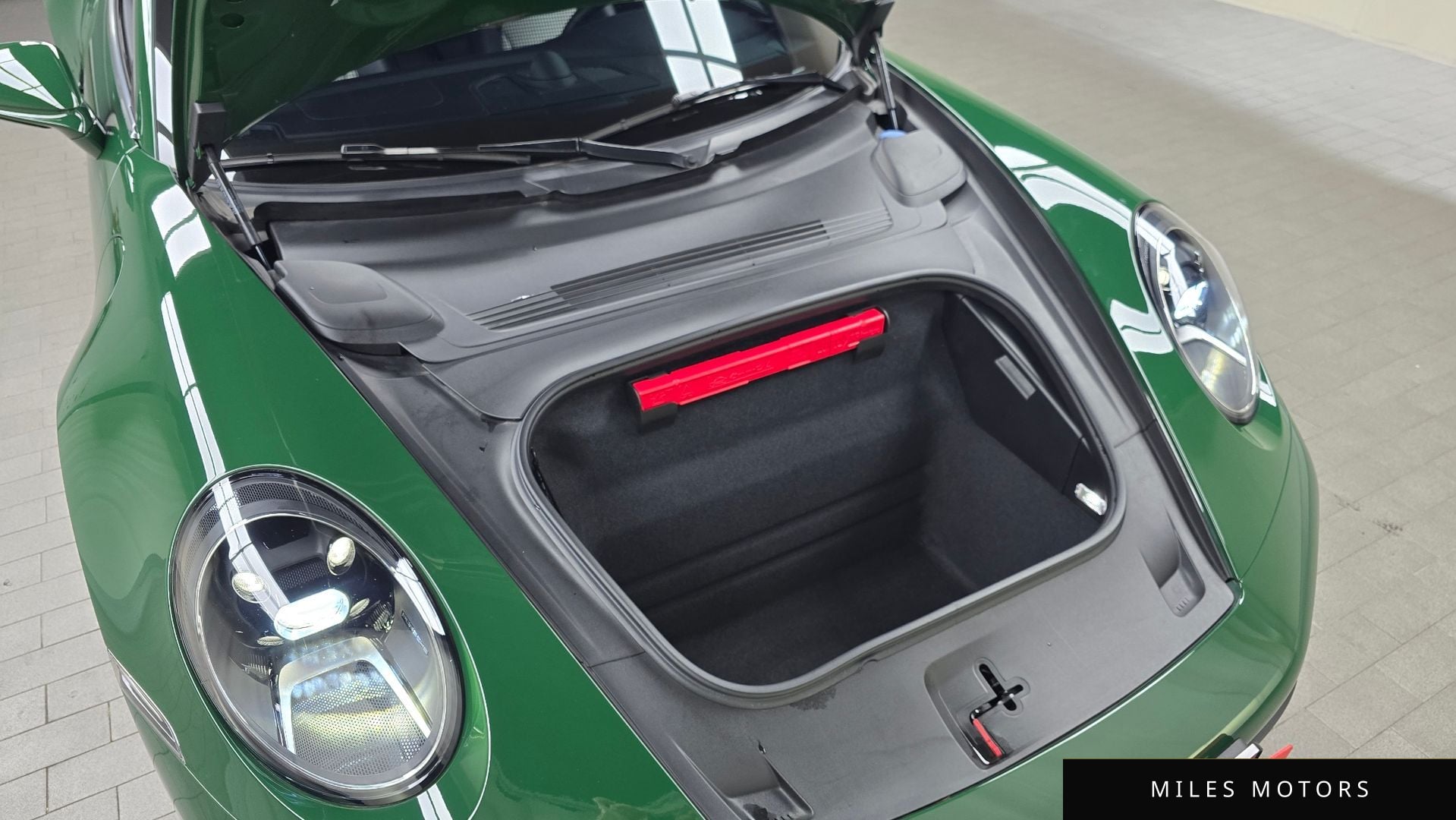 Porsche 911 (992) 2024 — миниатюра 6