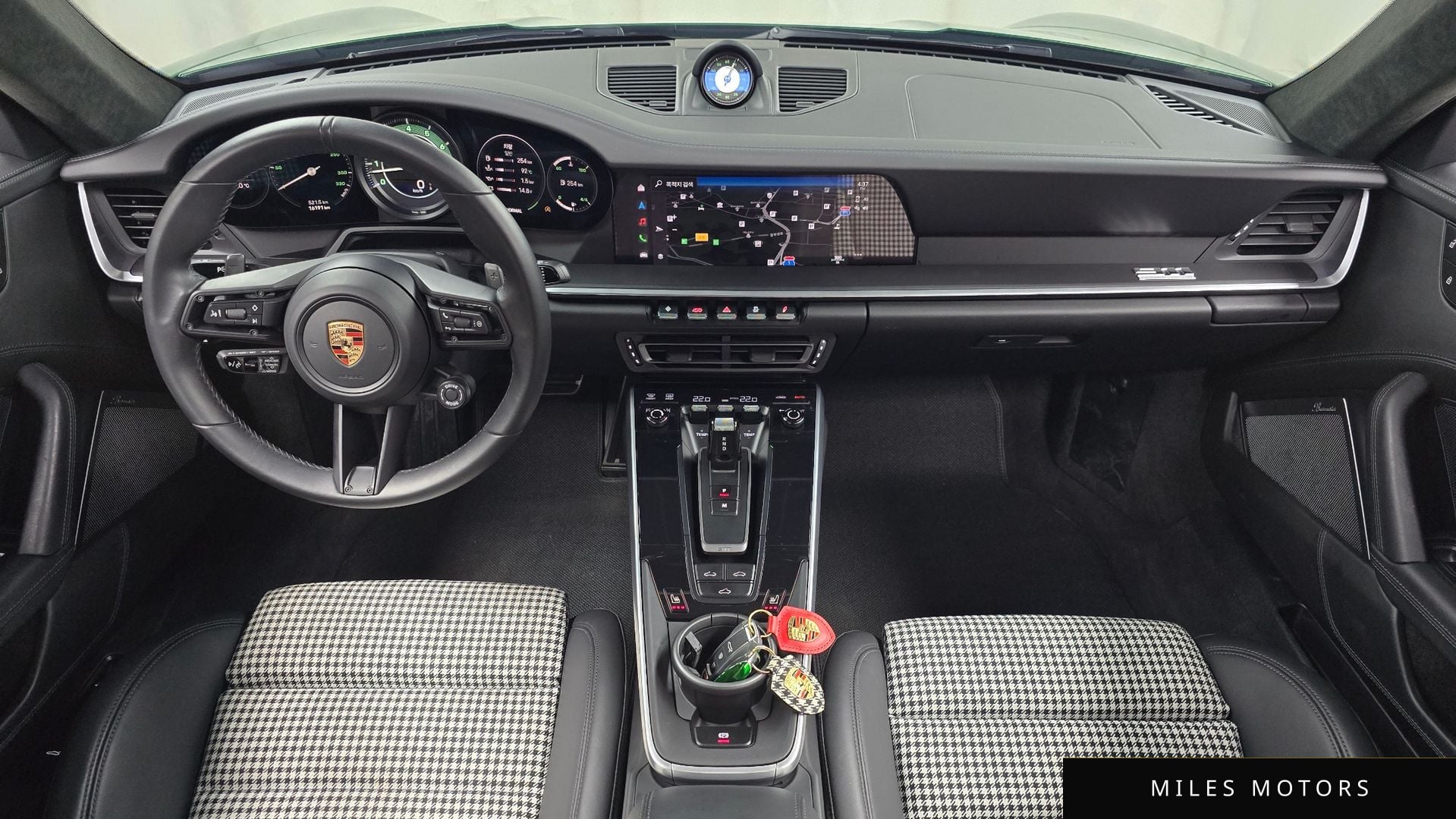 Porsche 911 (992) 2024 — миниатюра 7