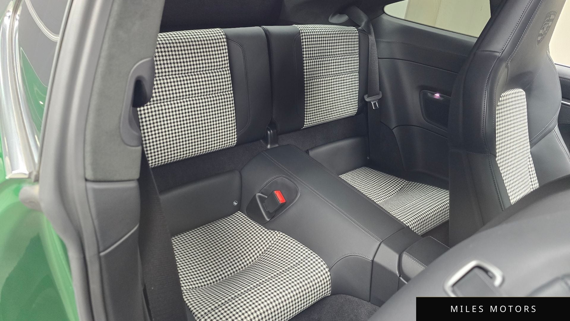 Porsche 911 (992) 2024 — миниатюра 12