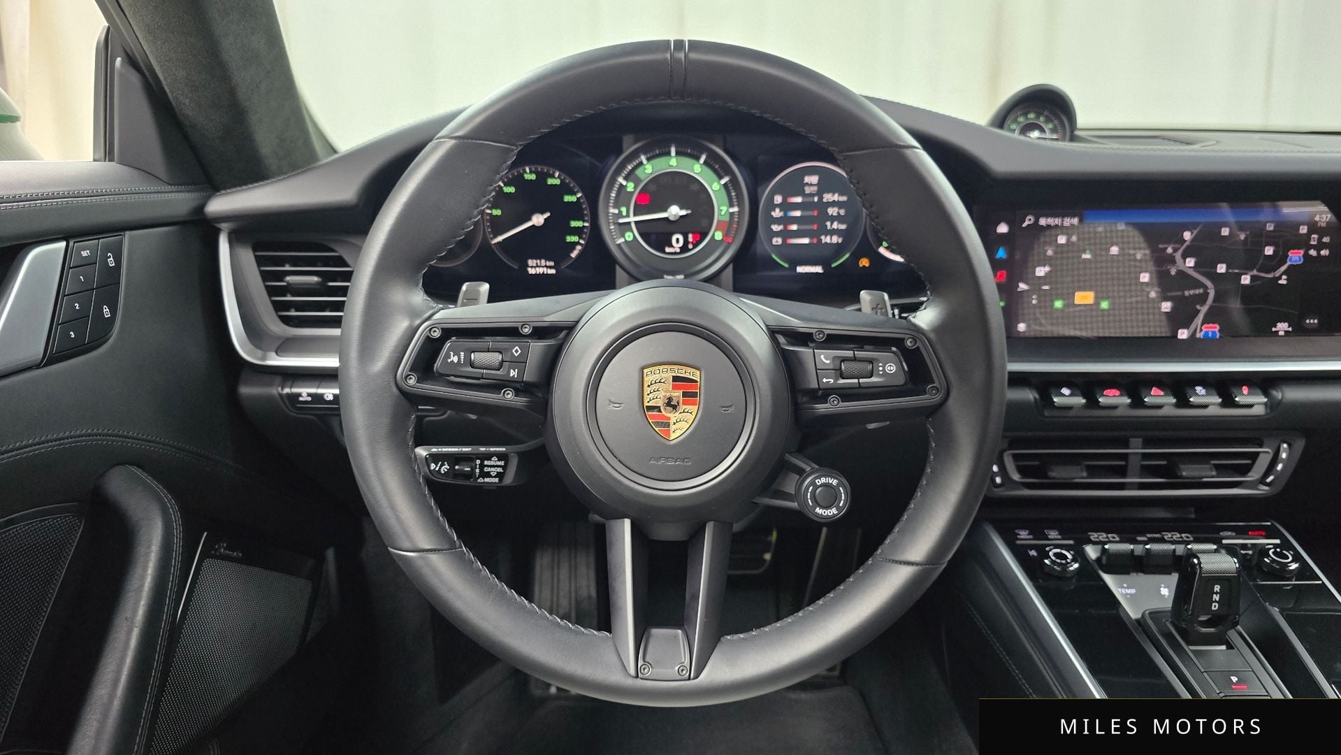Porsche 911 (992) 2024 — миниатюра 13