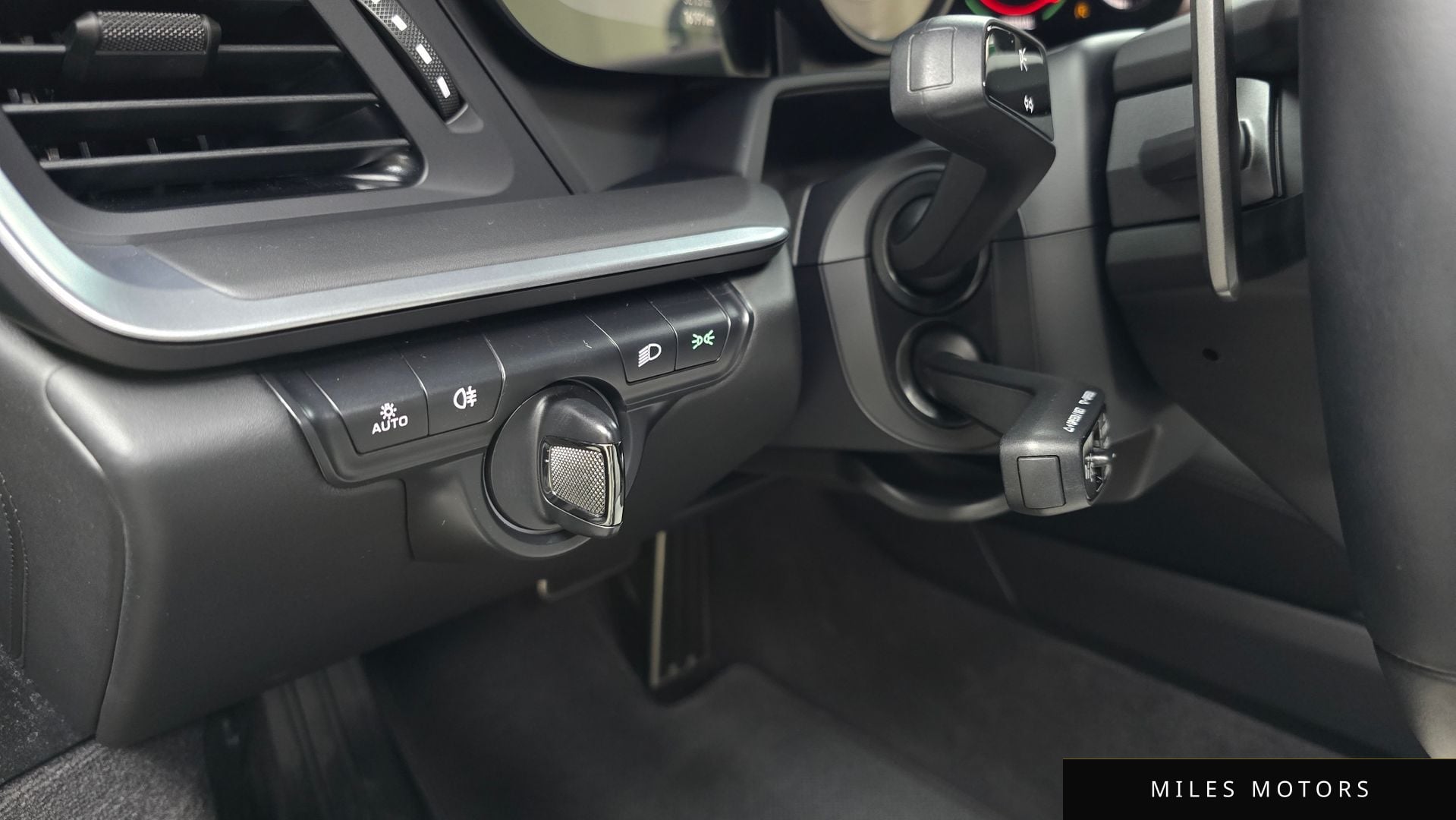 Porsche 911 (992) 2024 — миниатюра 15
