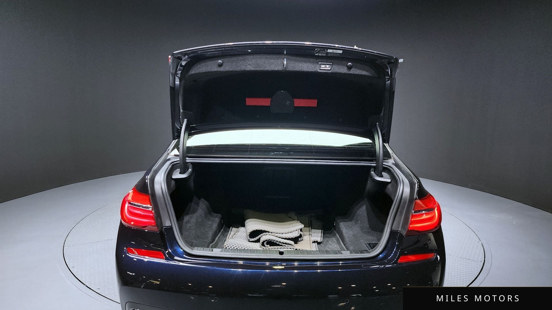 BMW 7 Series (G11) 2018 — миниатюра 20