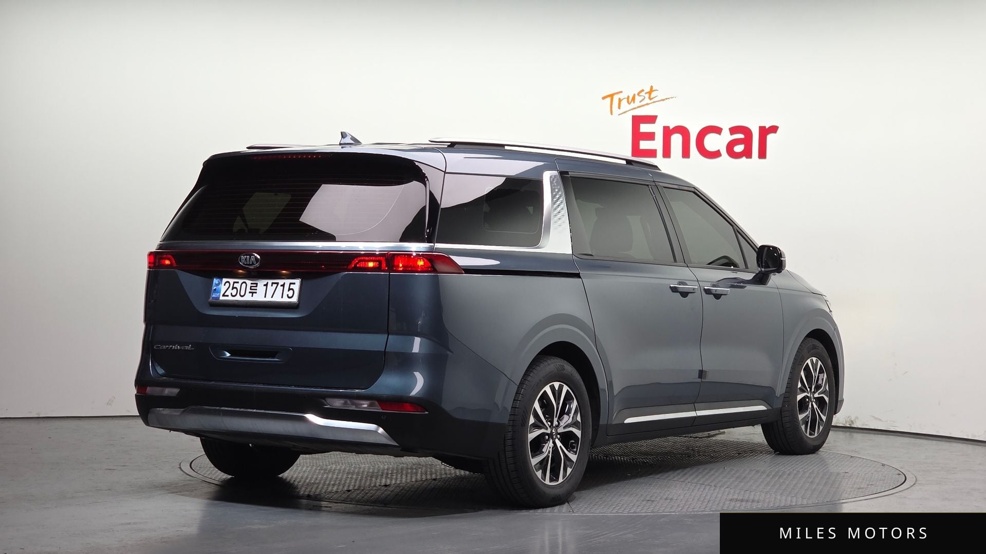 Kia Carnival 2021 — миниатюра 2