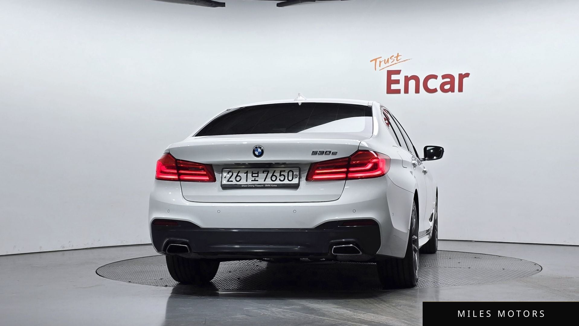 BMW 5 Series (G30) 2020 — миниатюра 4