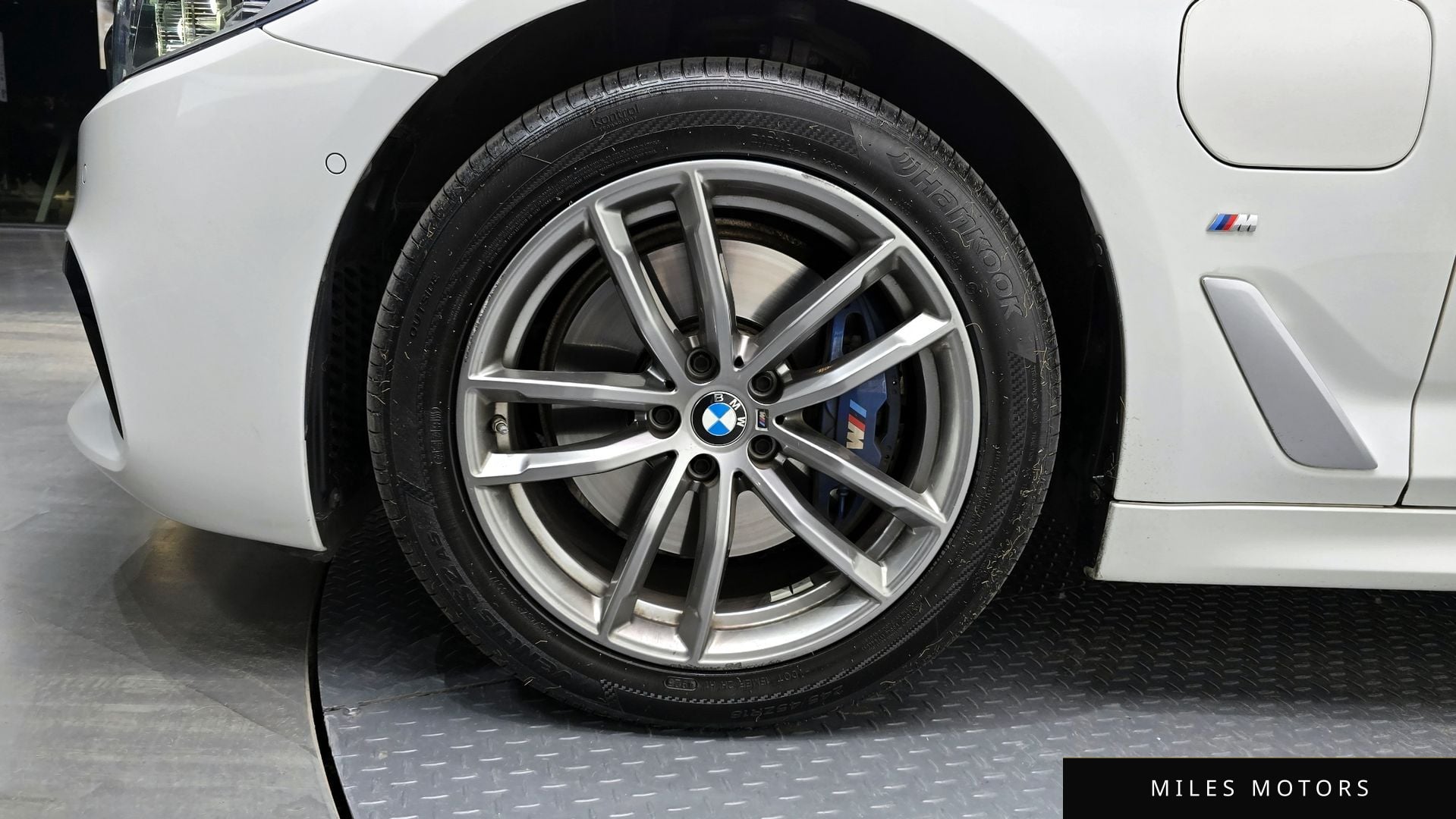 BMW 5 Series (G30) 2020 — миниатюра 5