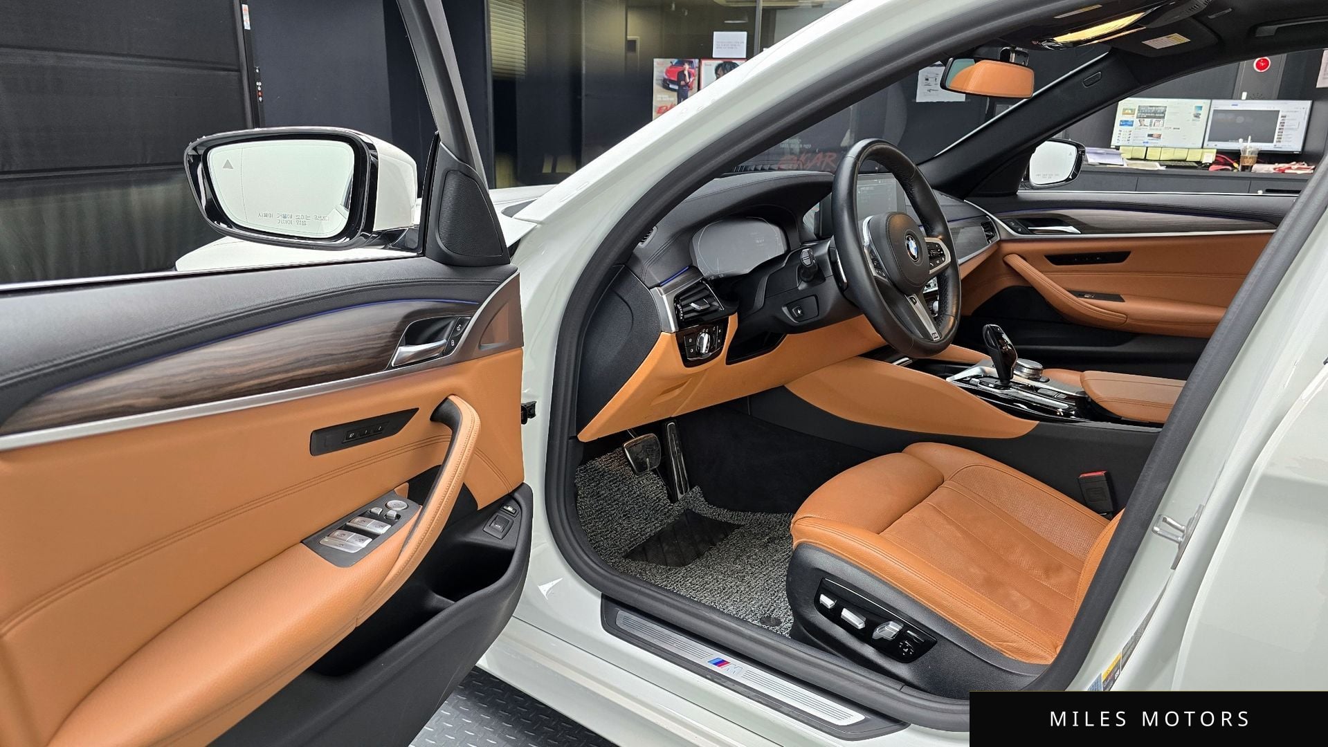BMW 5 Series (G30) 2020 — миниатюра 11