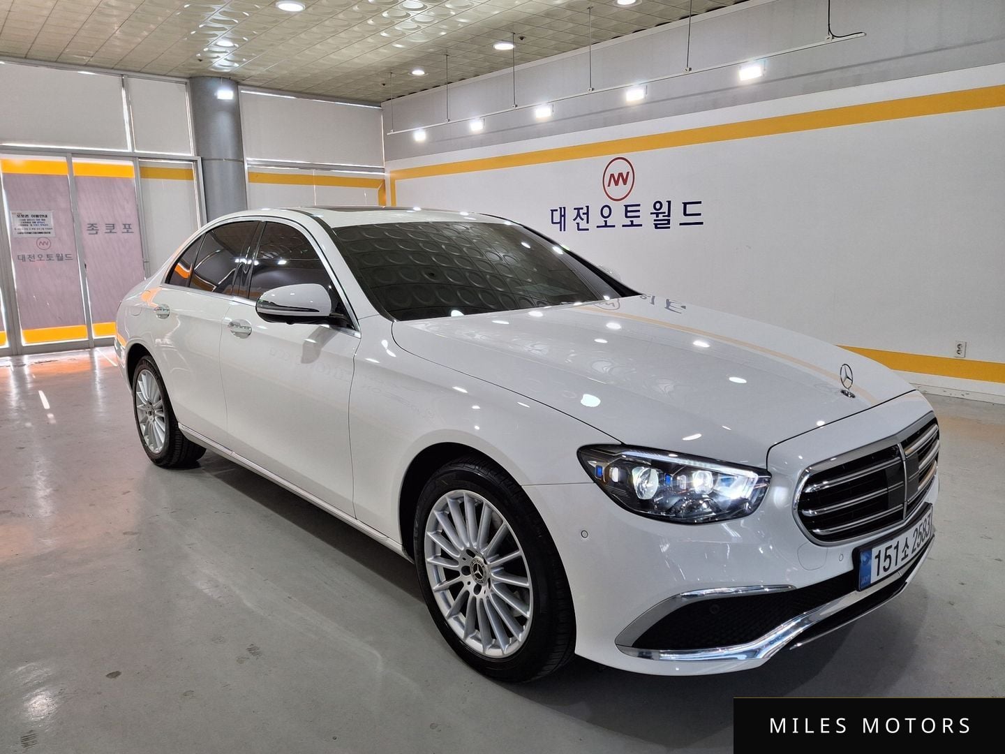 Mercedes-Benz E-Class W213 2023 — миниатюра 2