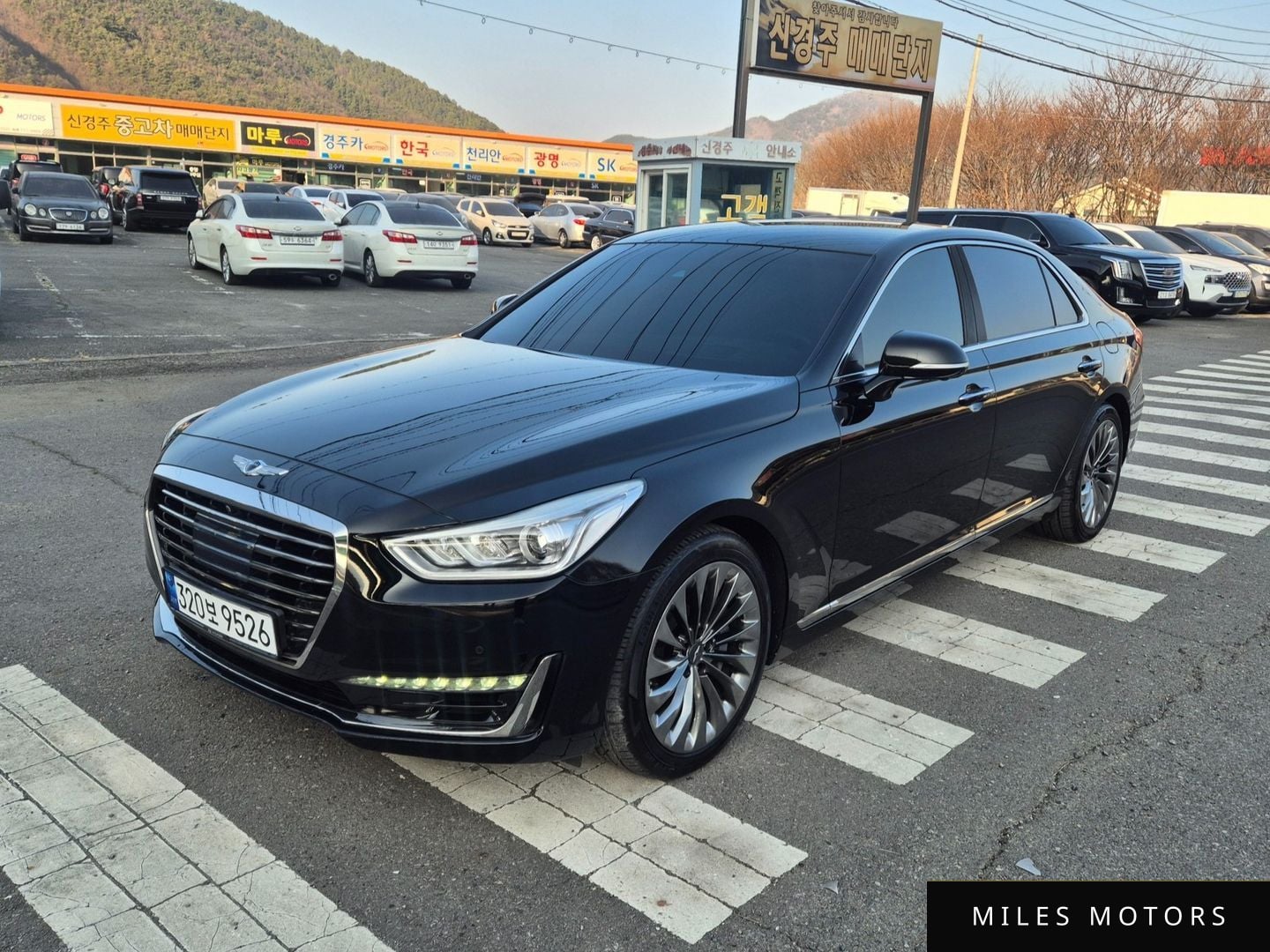Genesis EQ900 2016 — фото 1 из 12