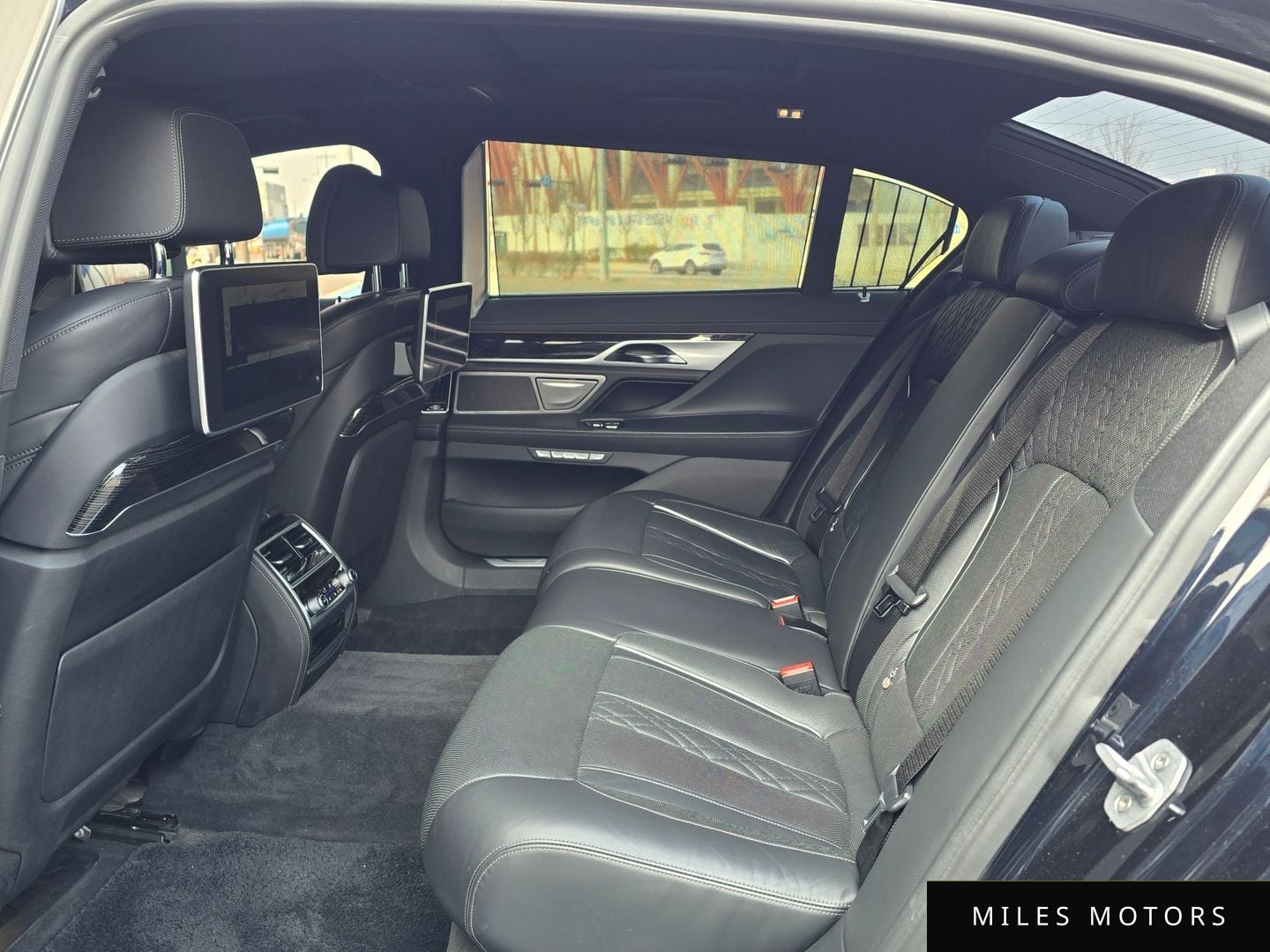 BMW 7 Series (G11) 2018 — миниатюра 8