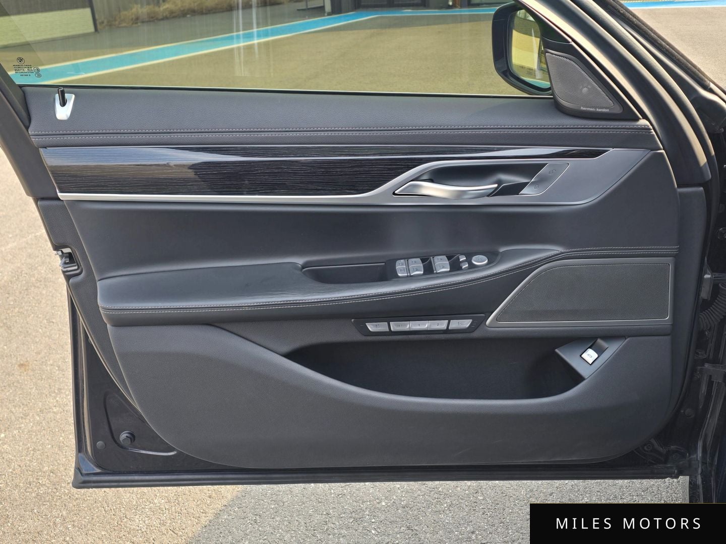 BMW 7 Series (G11) 2018 — миниатюра 12