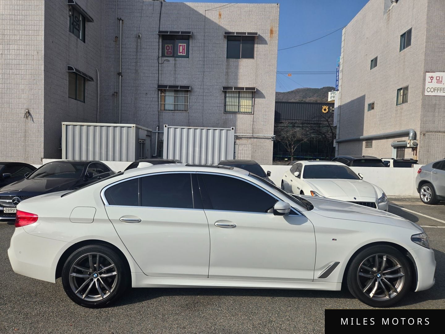 BMW 5 Series (G30) 2018 — миниатюра 5