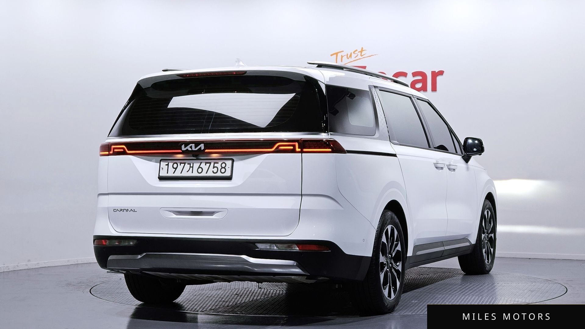 Kia Carnival 2023 — миниатюра 2