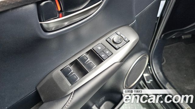 Лексус NX300h 2019 — миниатюра 23