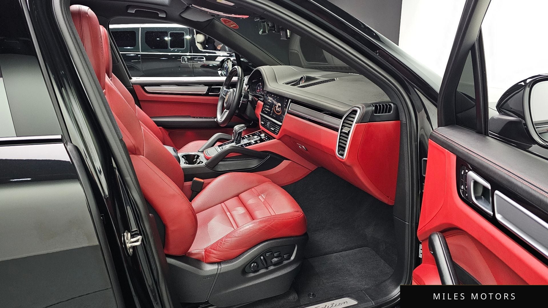Porsche Cayenne 2023 — миниатюра 10
