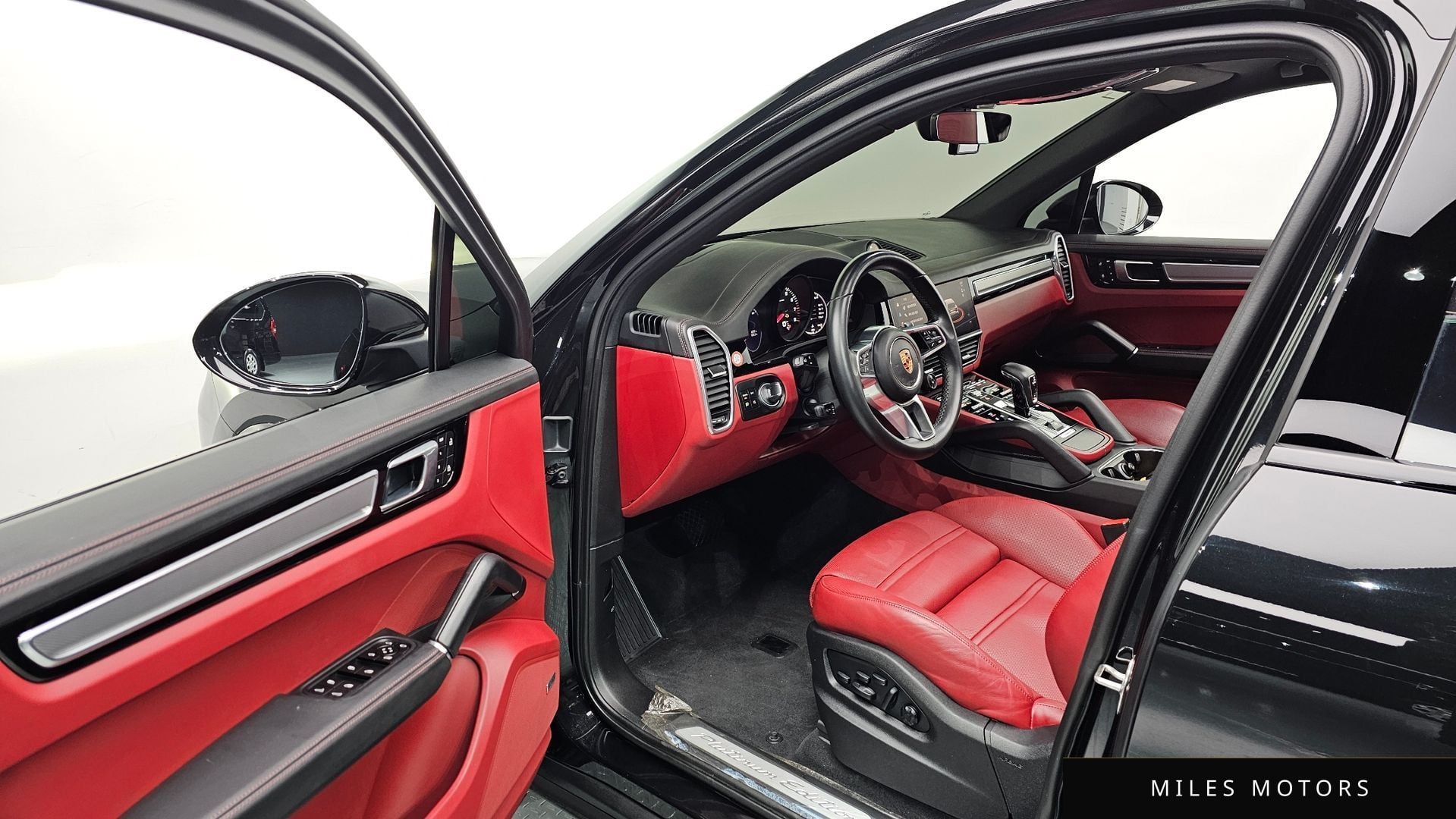 Porsche Cayenne 2023 — миниатюра 11