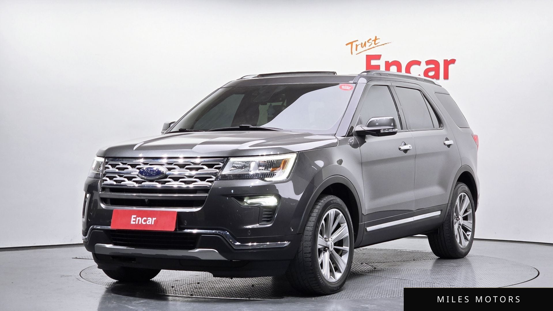 Ford Explorer 2018 — фото 1 из 12