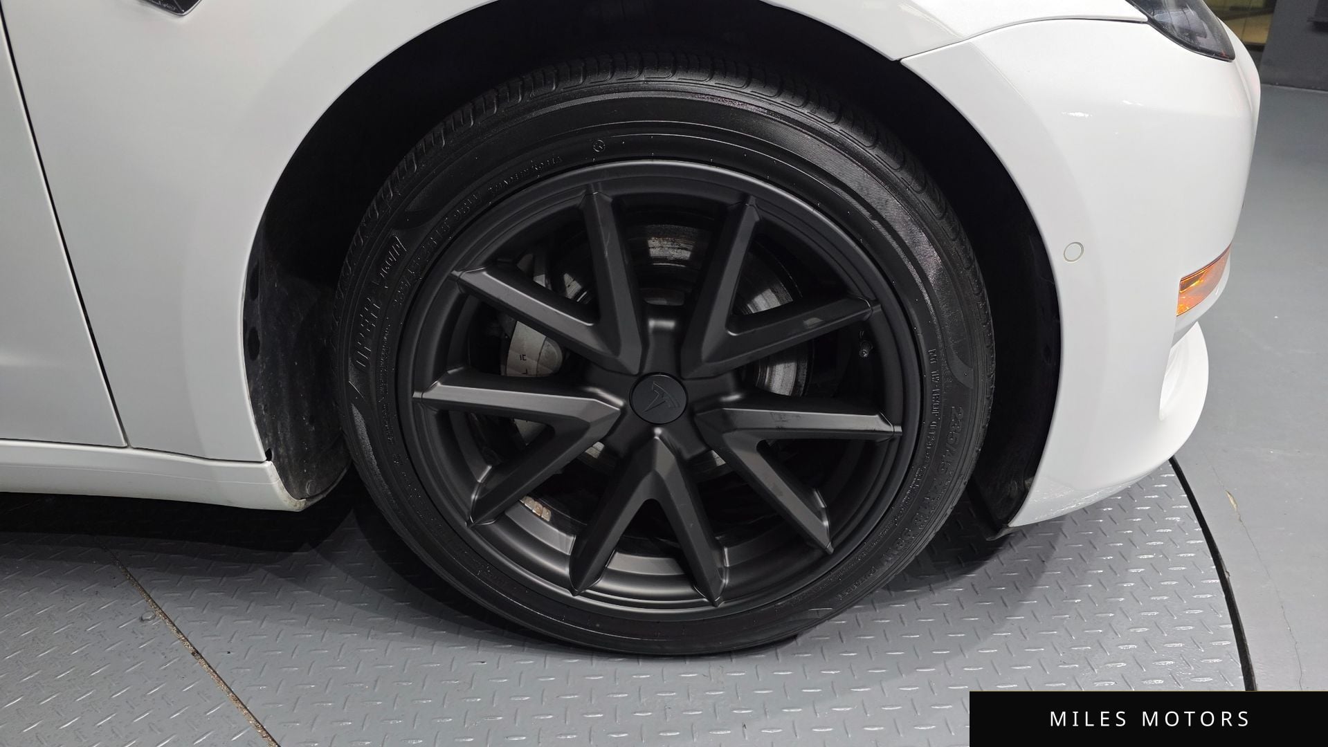 Tesla Model 3 2022 — миниатюра 5