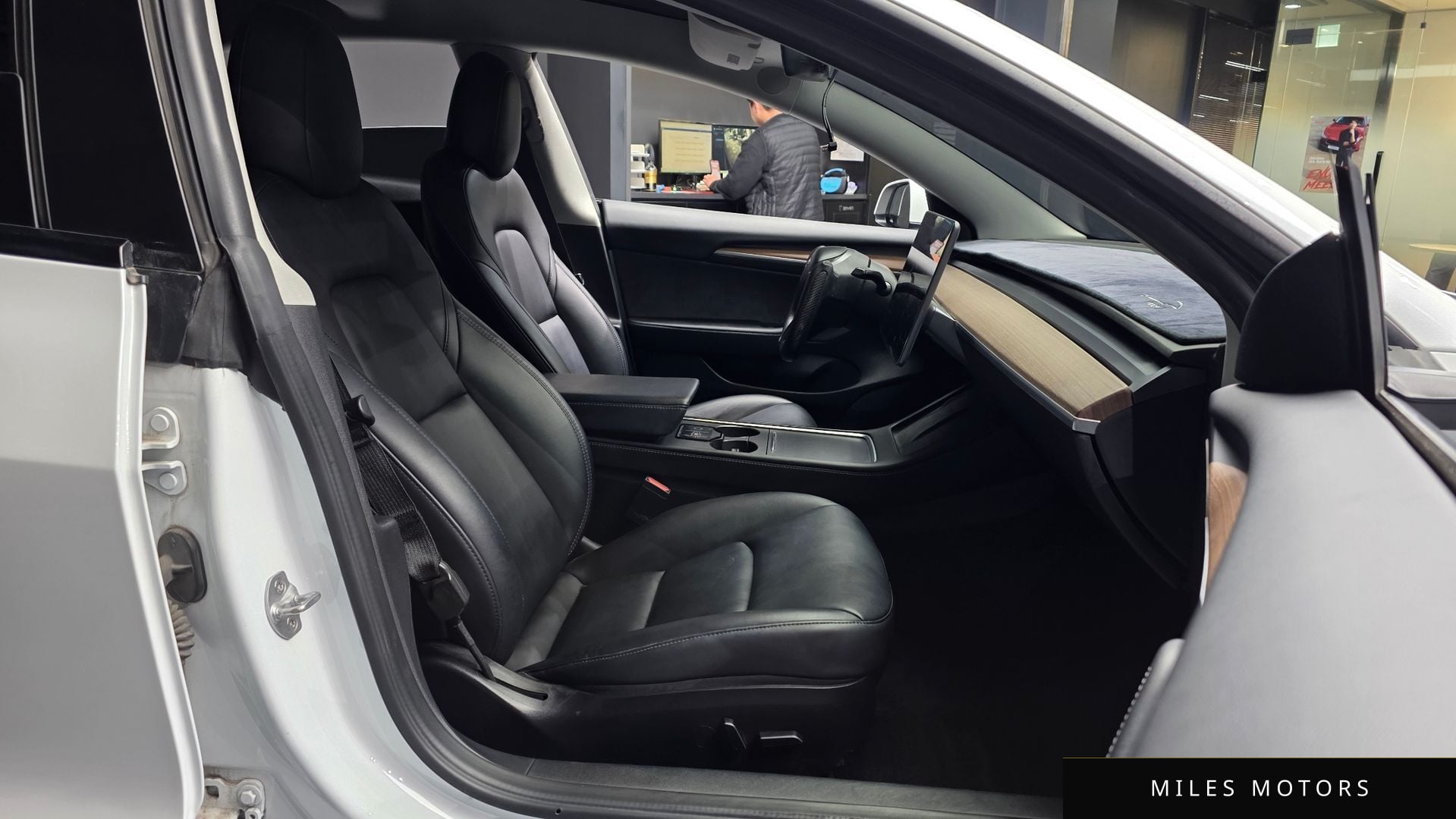 Tesla Model 3 2022 — миниатюра 11