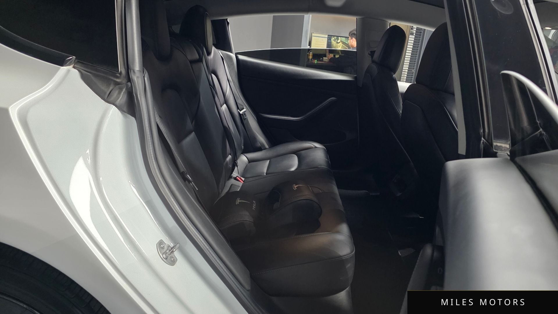 Tesla Model 3 2022 — миниатюра 12