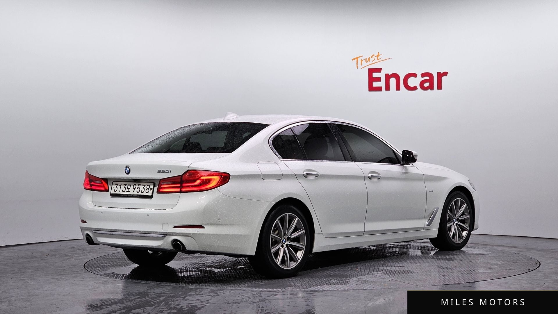 BMW 5 Series (G30) 2018 — миниатюра 2