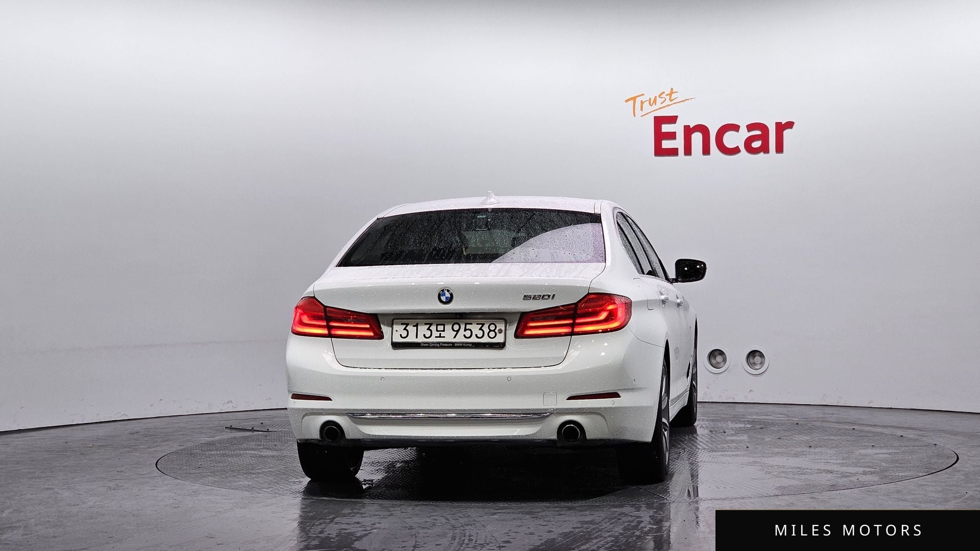 BMW 5 Series (G30) 2018 — миниатюра 4
