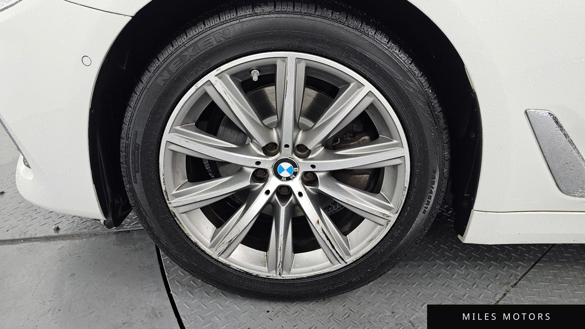 BMW 5 Series (G30) 2018 — миниатюра 5