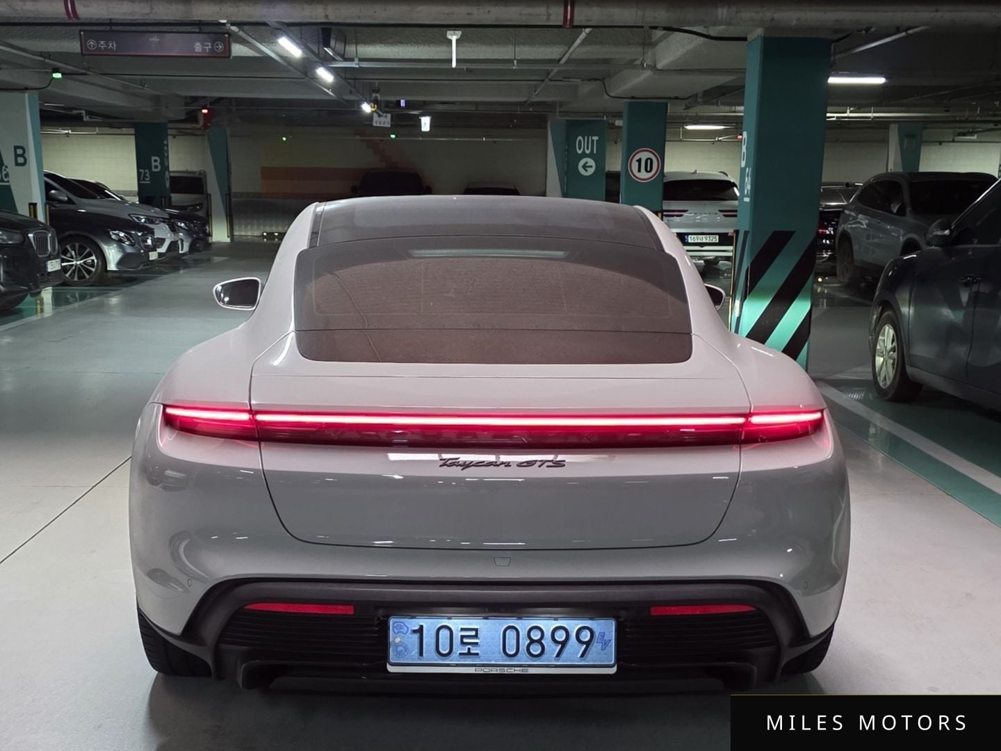 Porsche Taycan 2023 — миниатюра 3