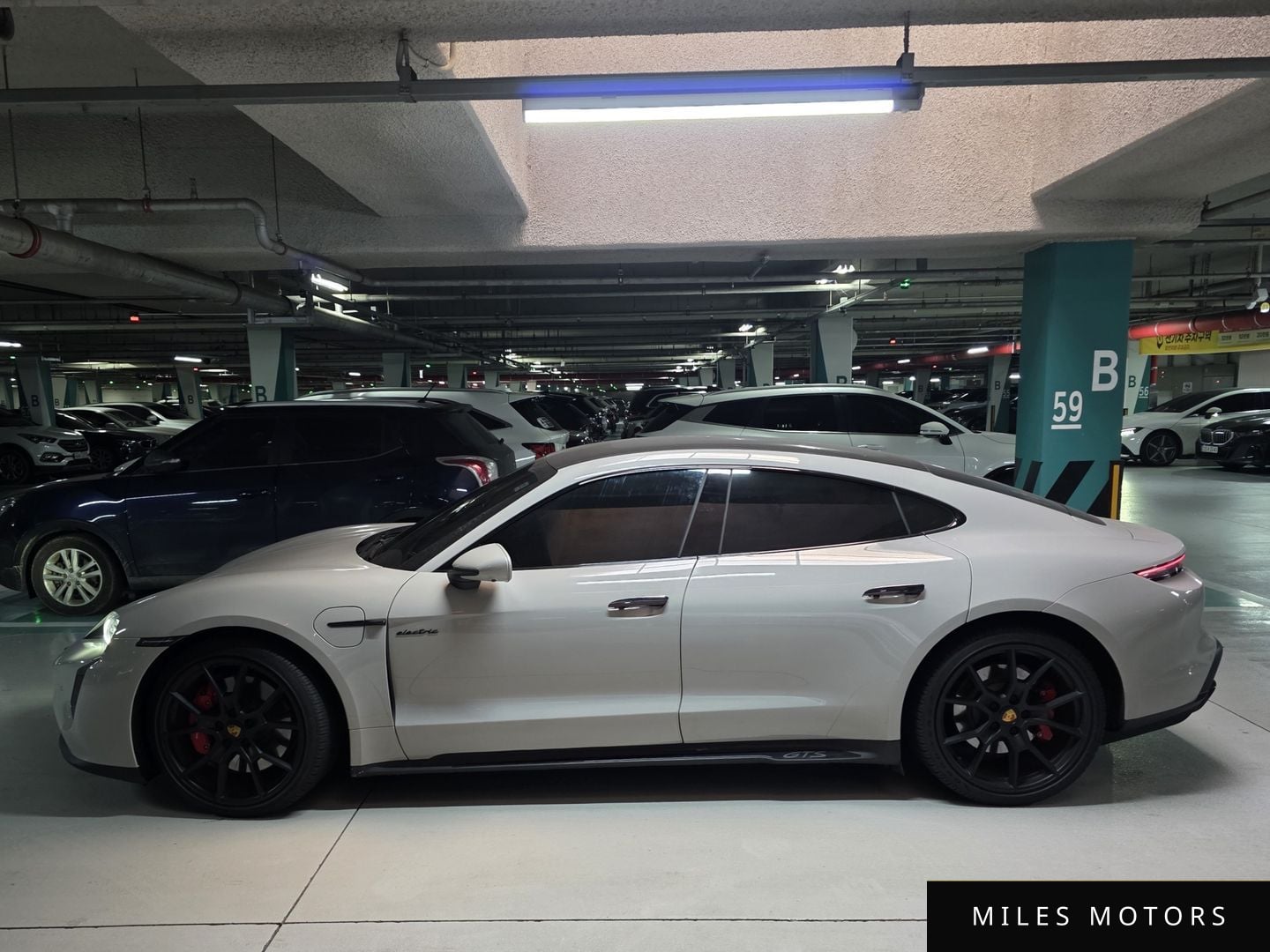 Porsche Taycan 2023 — миниатюра 4