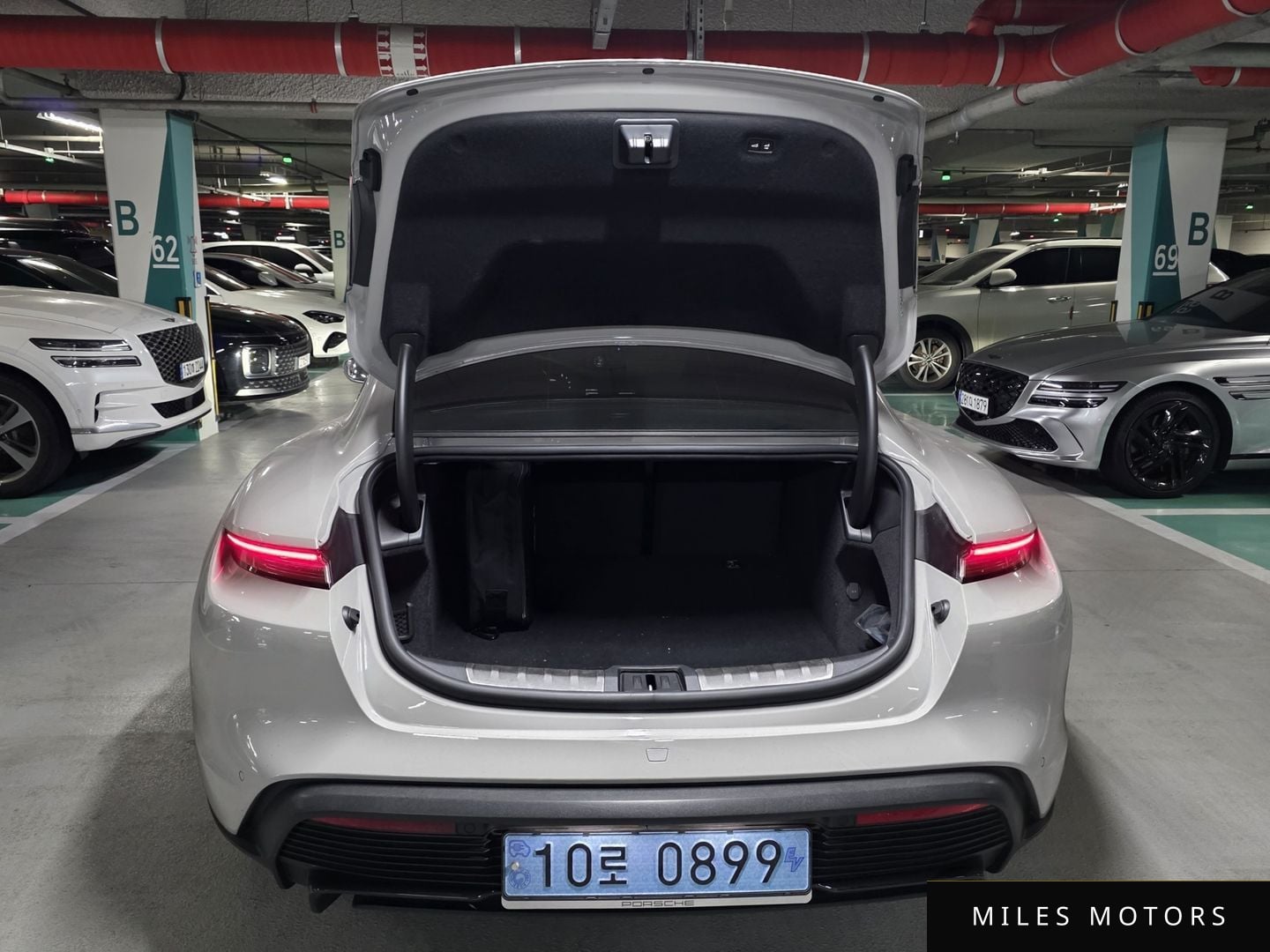 Porsche Taycan 2023 — миниатюра 9