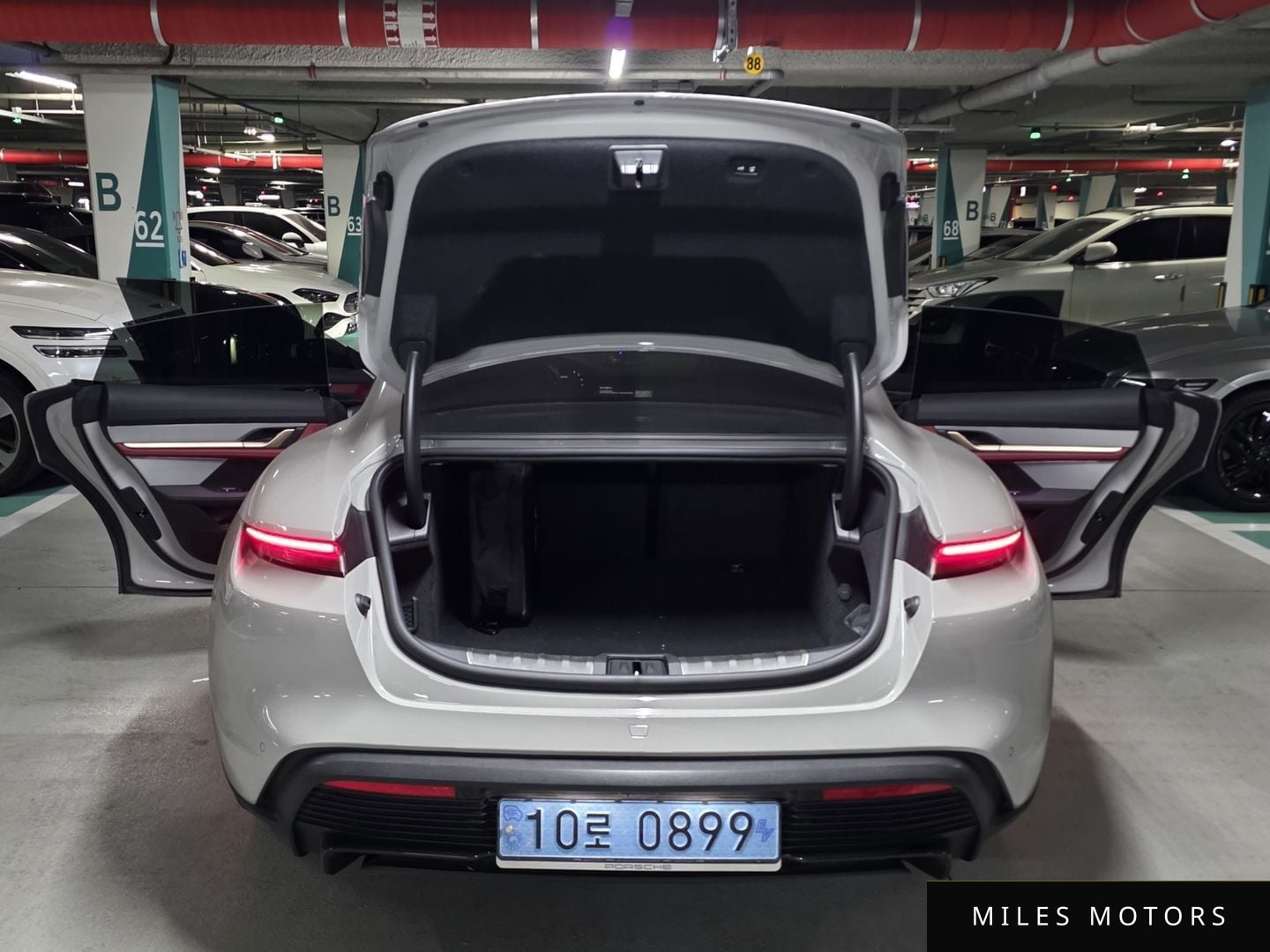 Porsche Taycan 2023 — миниатюра 10