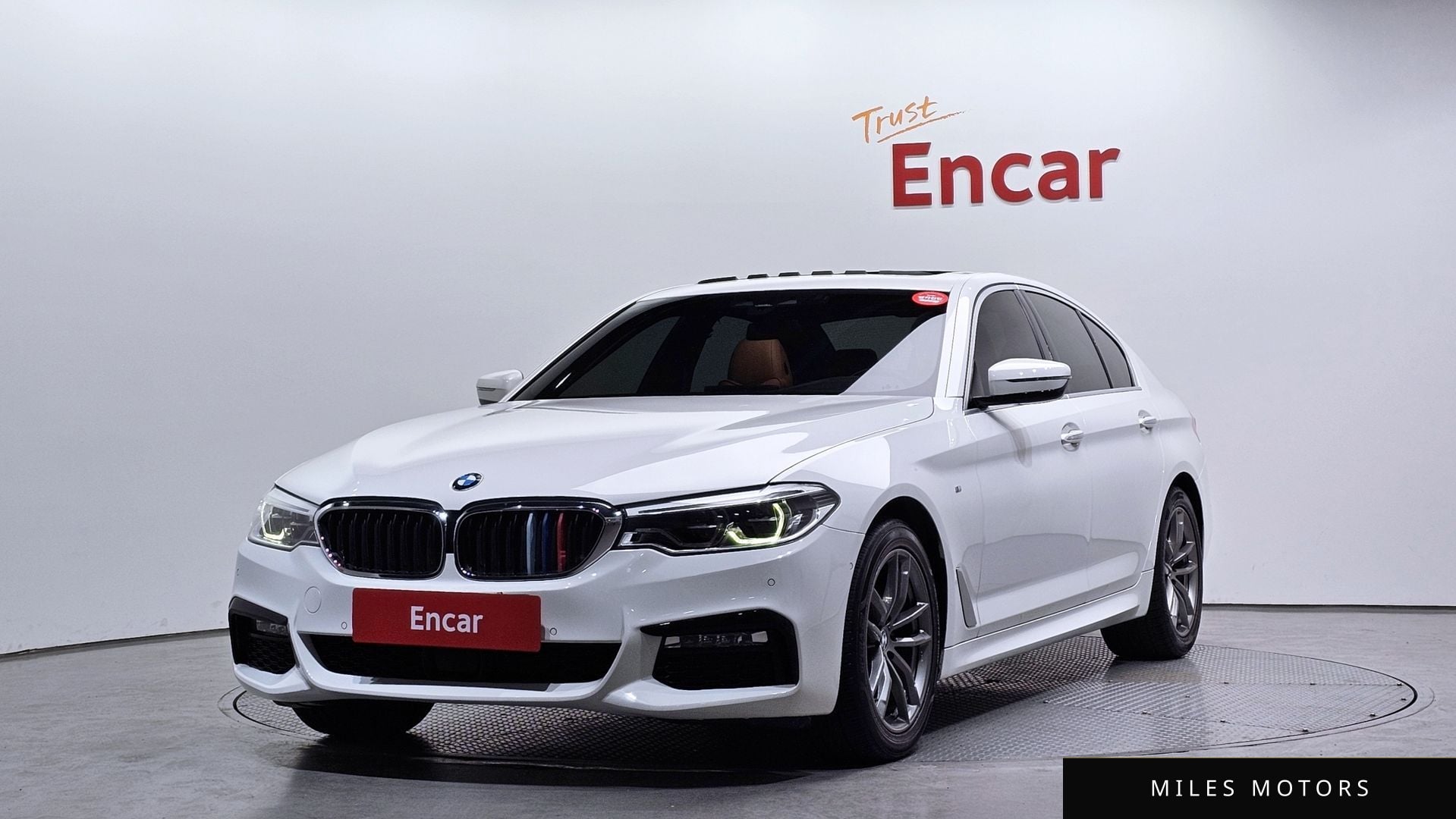 BMW 5 Series (G30) 2018 — фото 1 из 12
