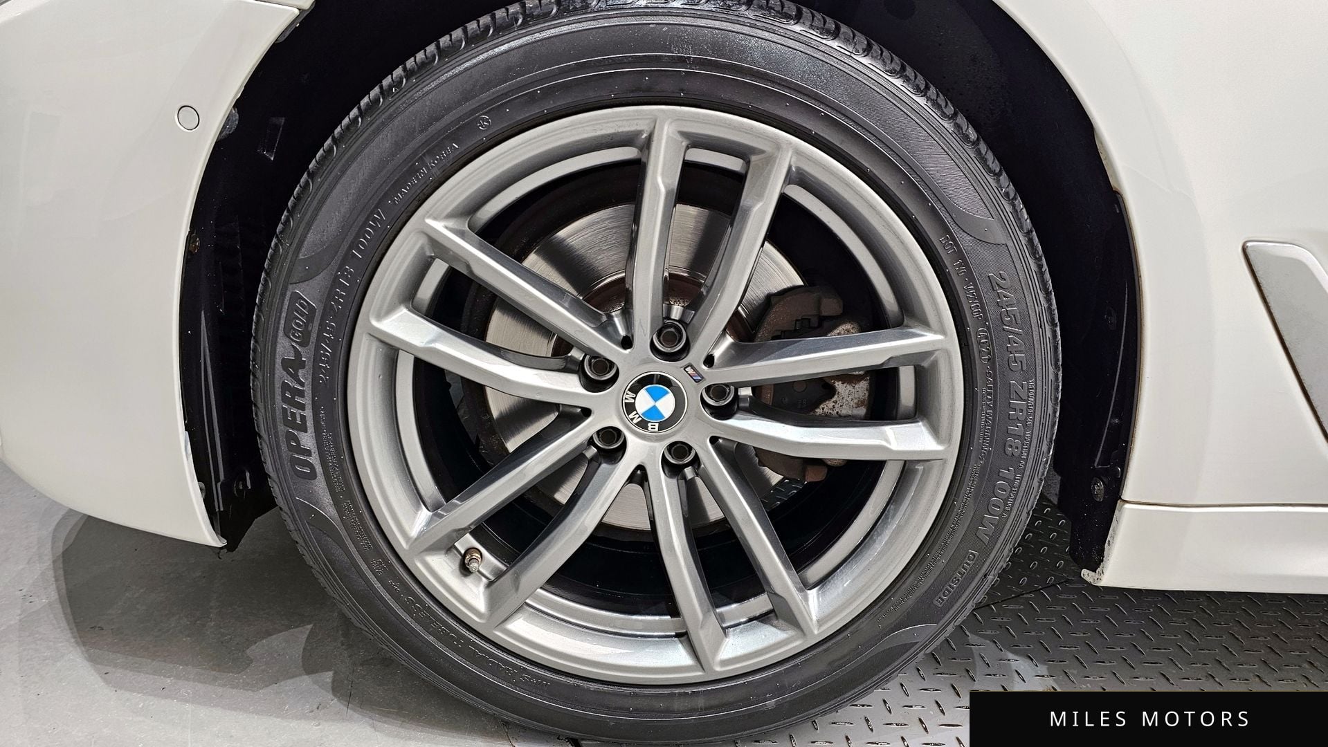 BMW 5 Series (G30) 2018 — миниатюра 5