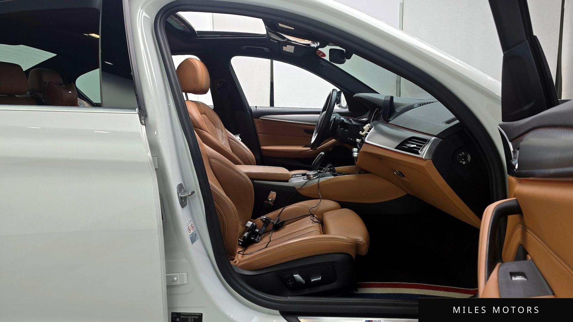 BMW 5 Series (G30) 2018 — миниатюра 10