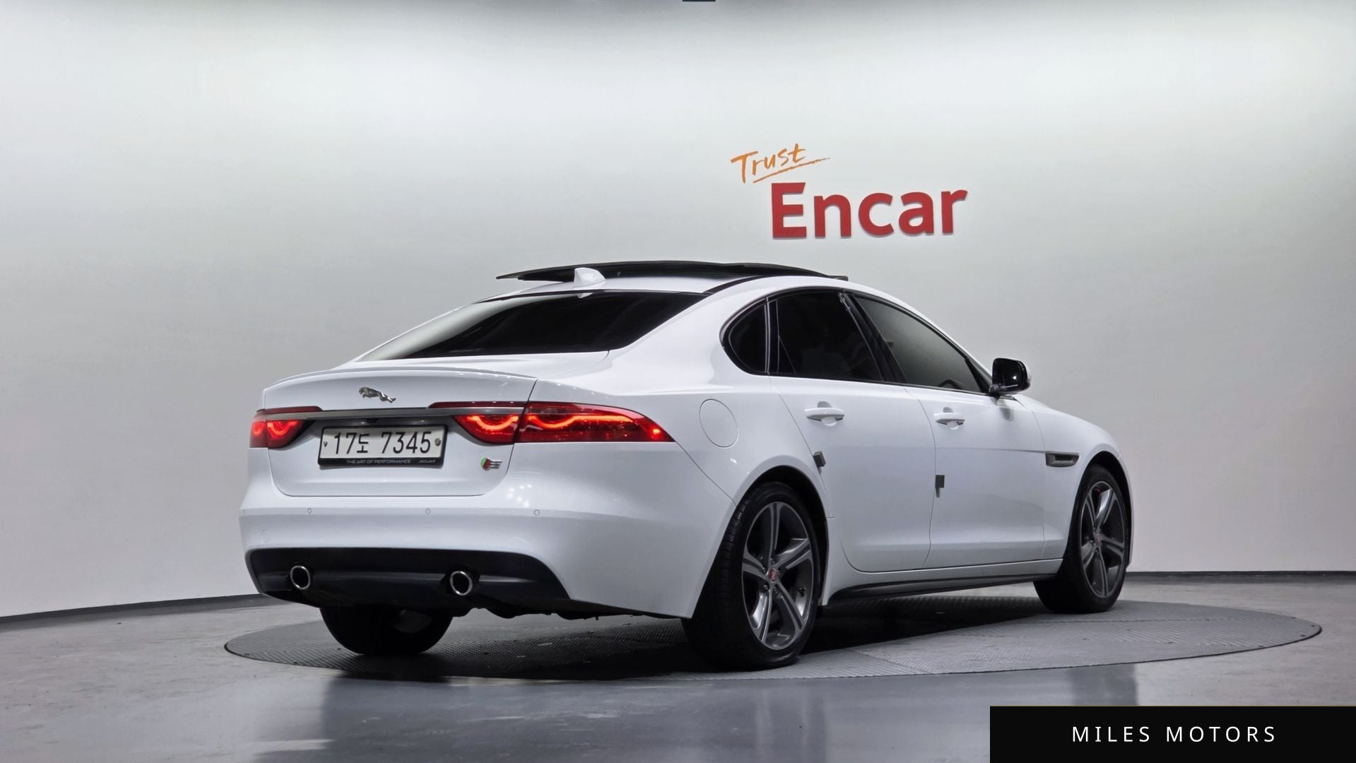 Jaguar XF (X260) 2017 — миниатюра 2