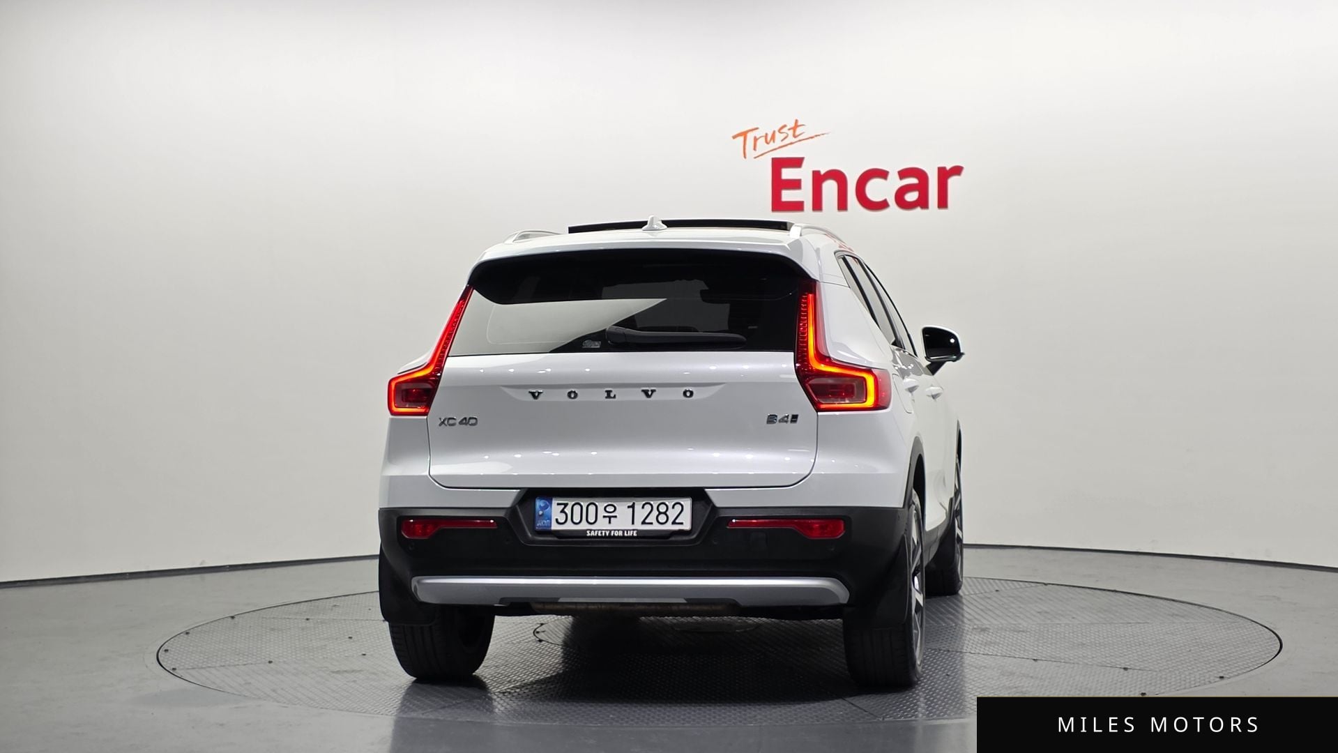 Volvo XC40 2023 — миниатюра 4