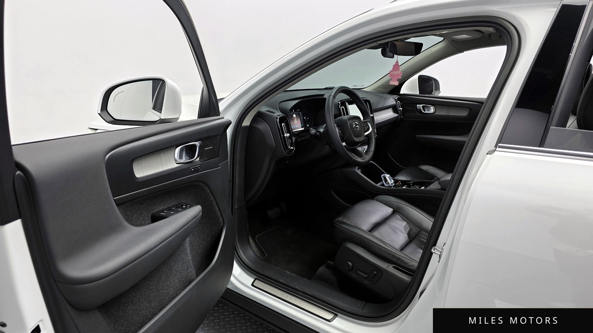 Volvo XC40 2023 — миниатюра 10