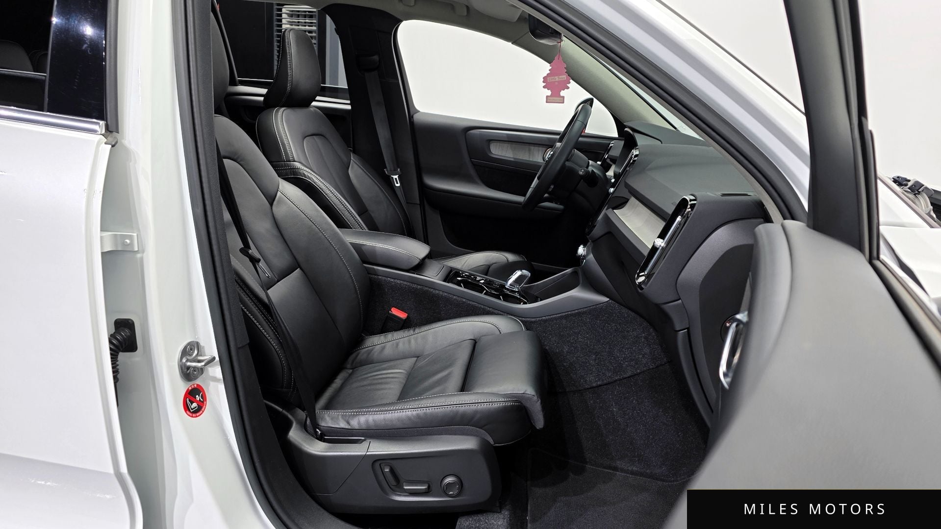 Volvo XC40 2023 — миниатюра 11