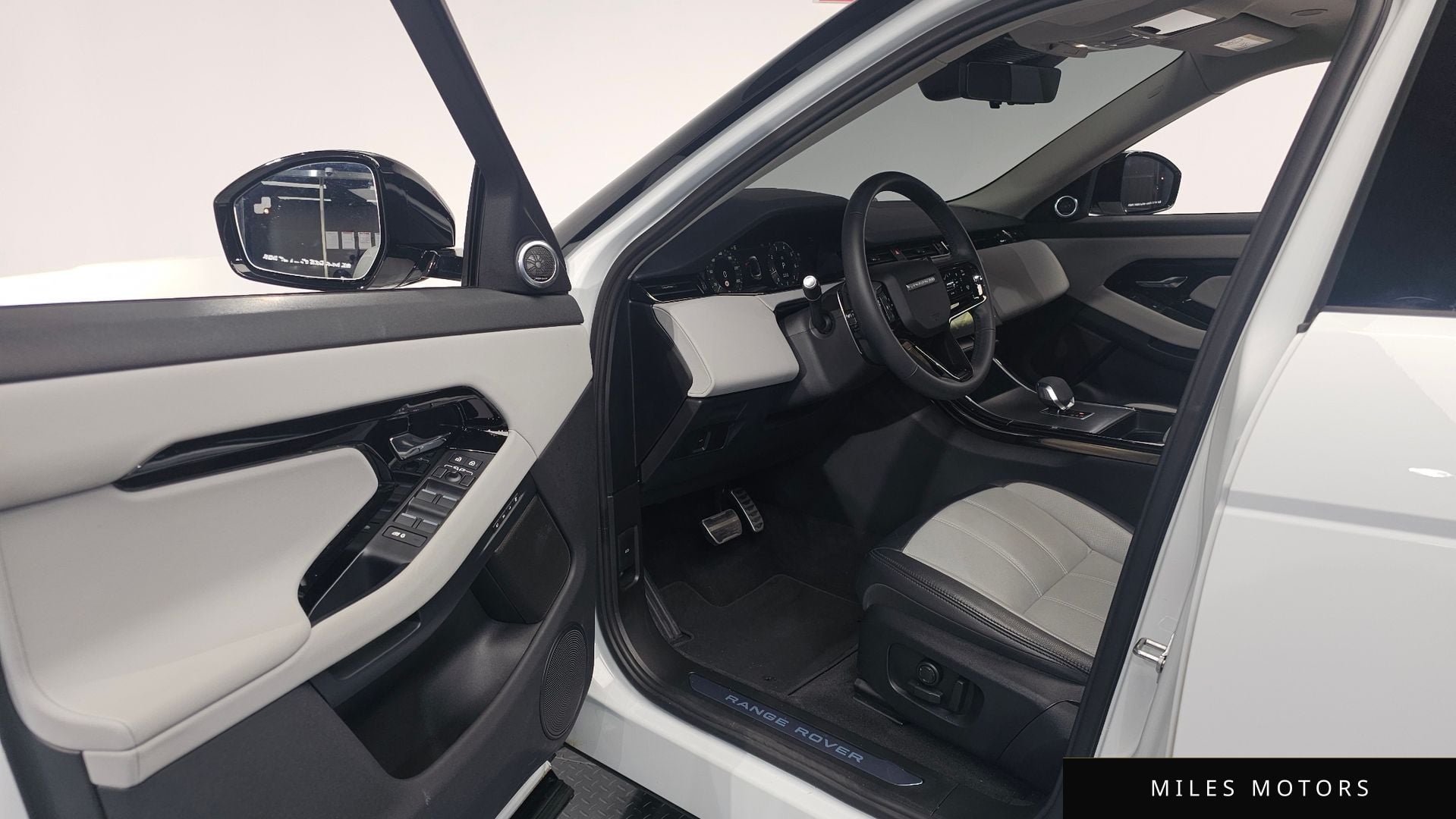Land Rover Range Rover Evoque 2024 — миниатюра 10