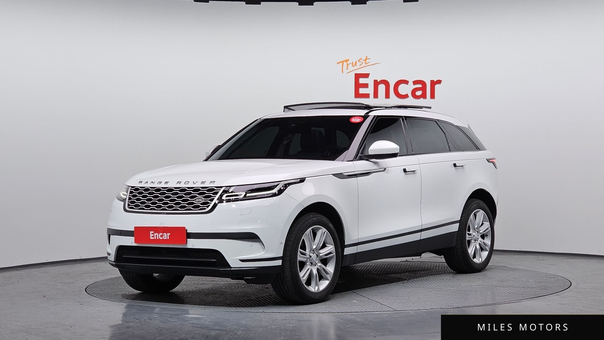 Land Rover Range Rover Velar 2018 — фото 1 из 12