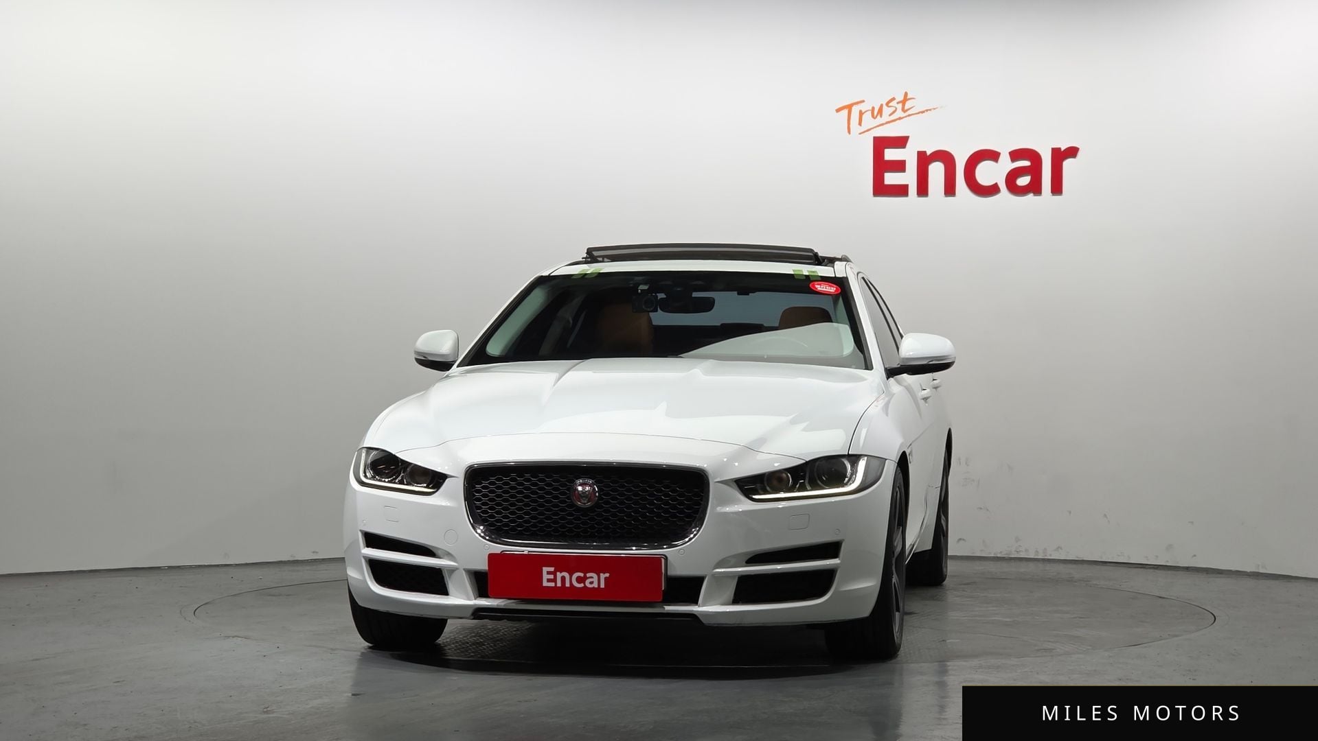Jaguar XE 2019 — миниатюра 3