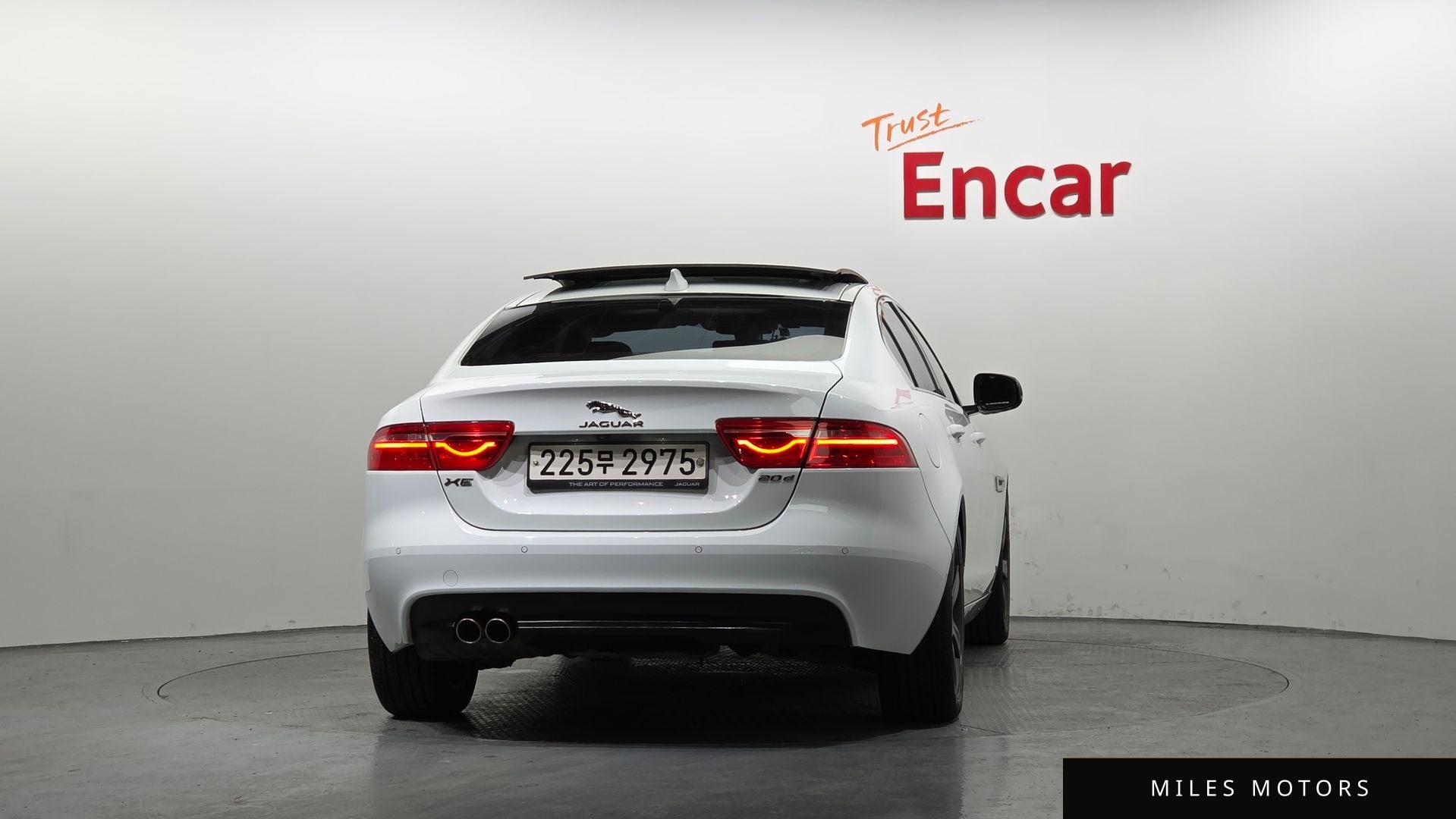 Jaguar XE 2019 — миниатюра 4