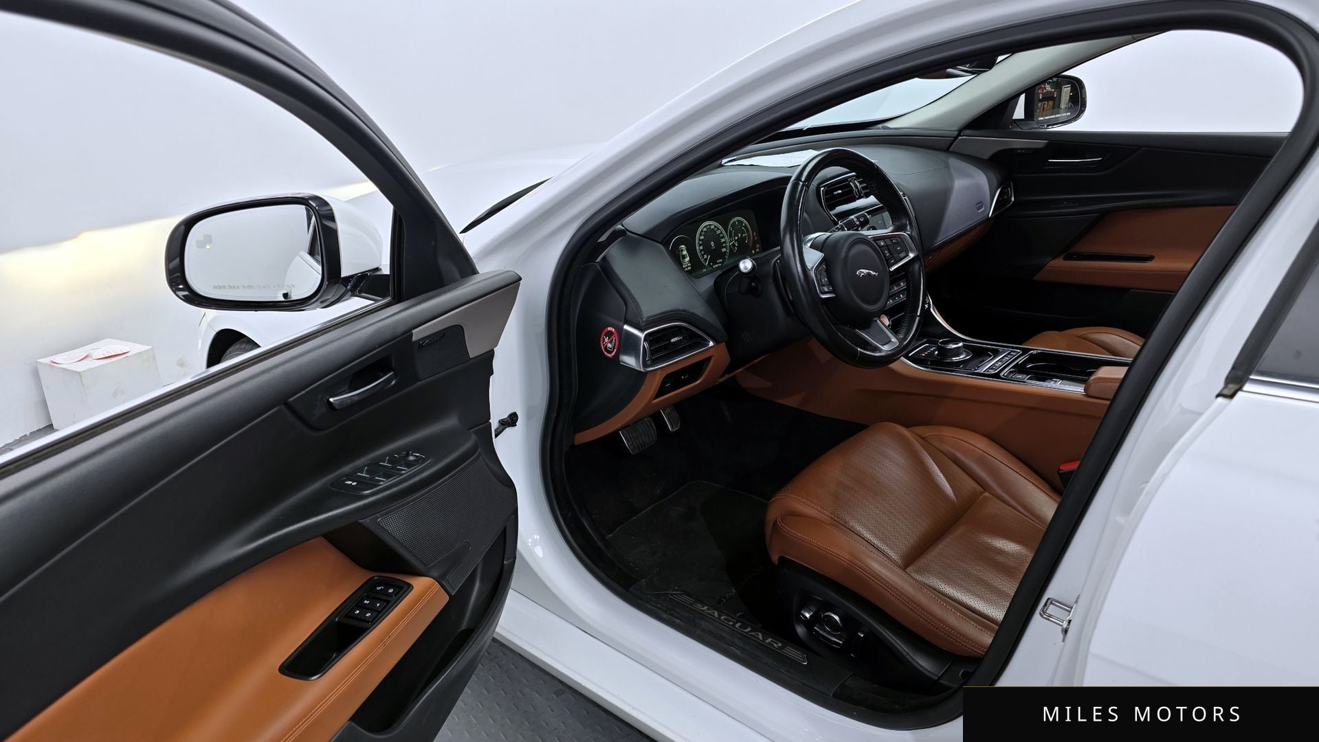 Jaguar XE 2019 — миниатюра 10
