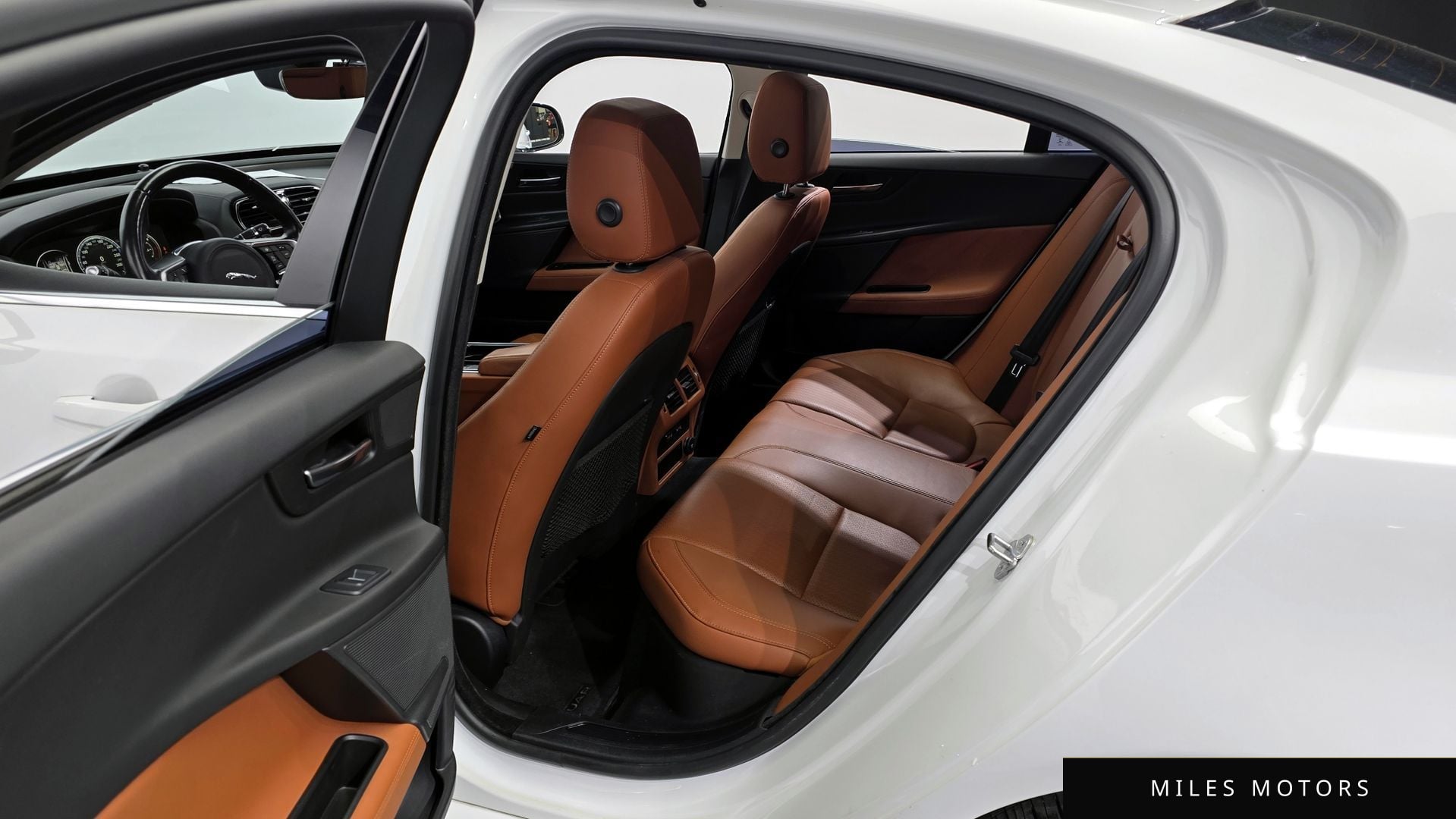 Jaguar XE 2019 — миниатюра 11