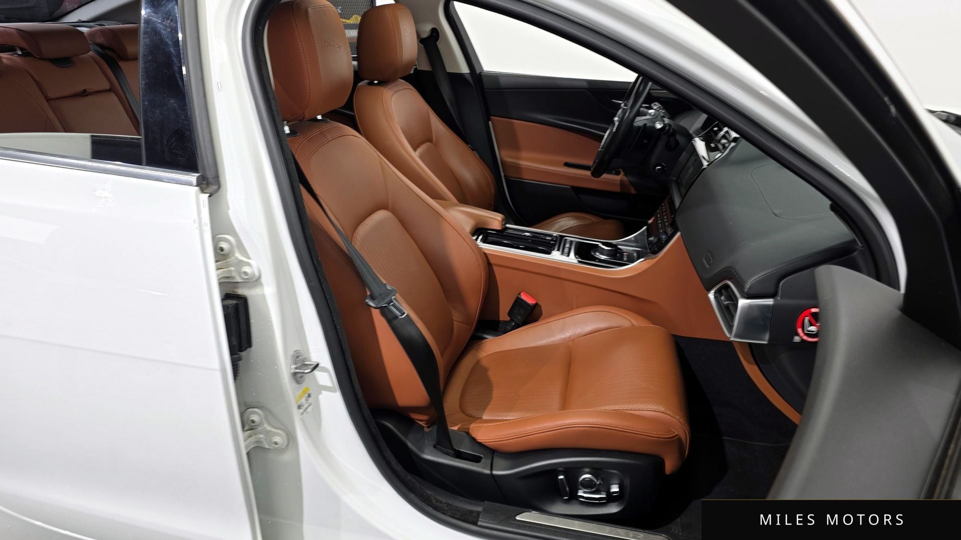 Jaguar XE 2019 — миниатюра 12