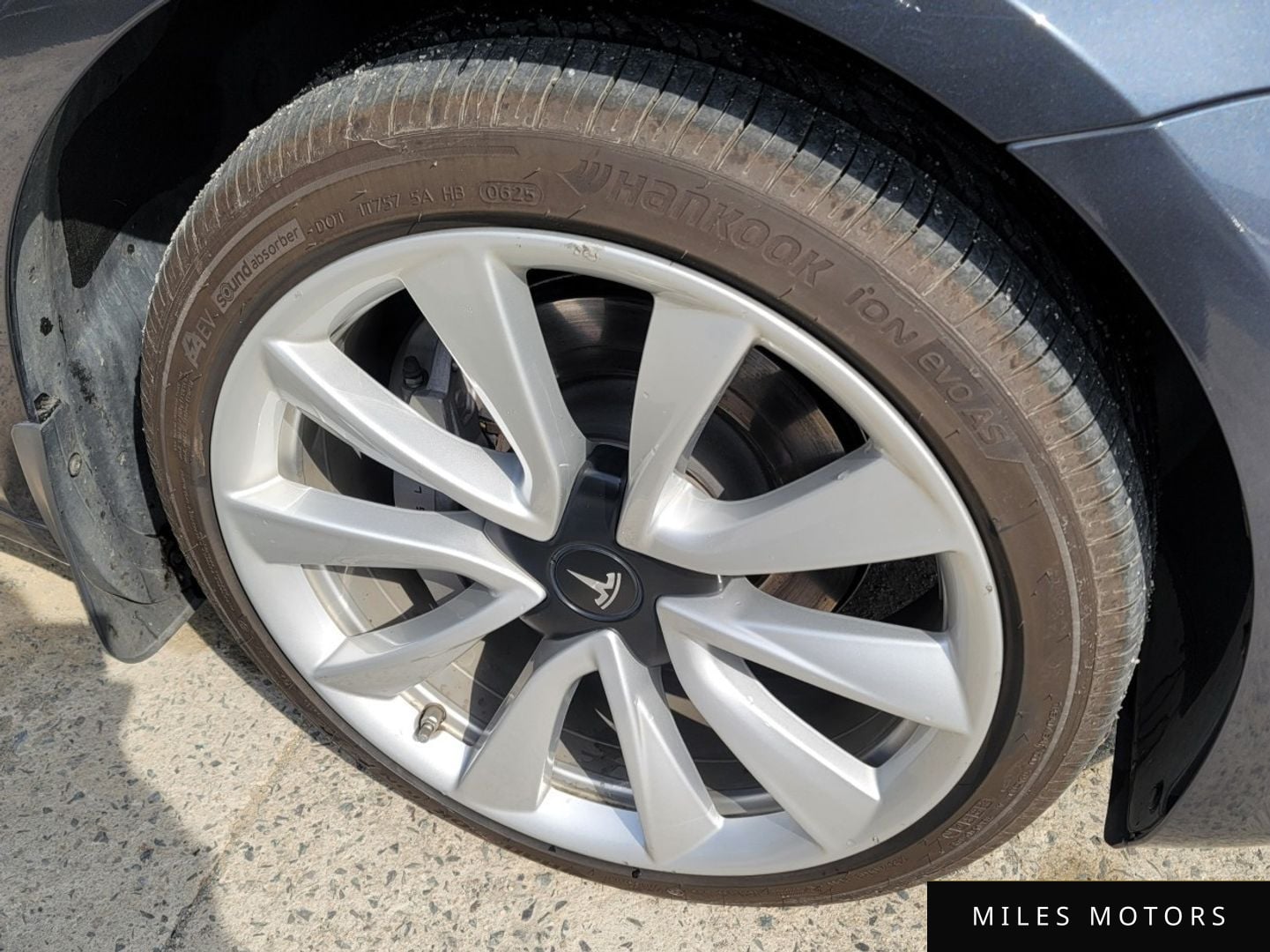 Tesla Model 3 2020 — миниатюра 5